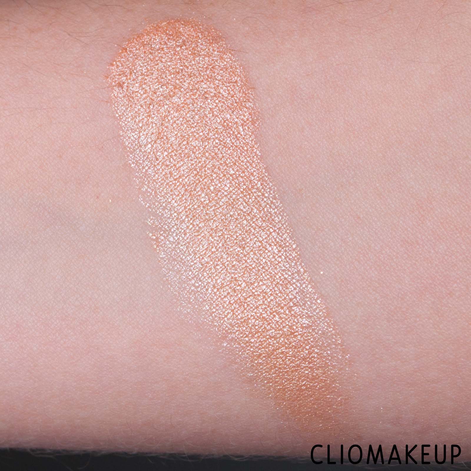 cliomakeup-recensione-illuminante-wycon-baked-highlighter-strobe-light-7