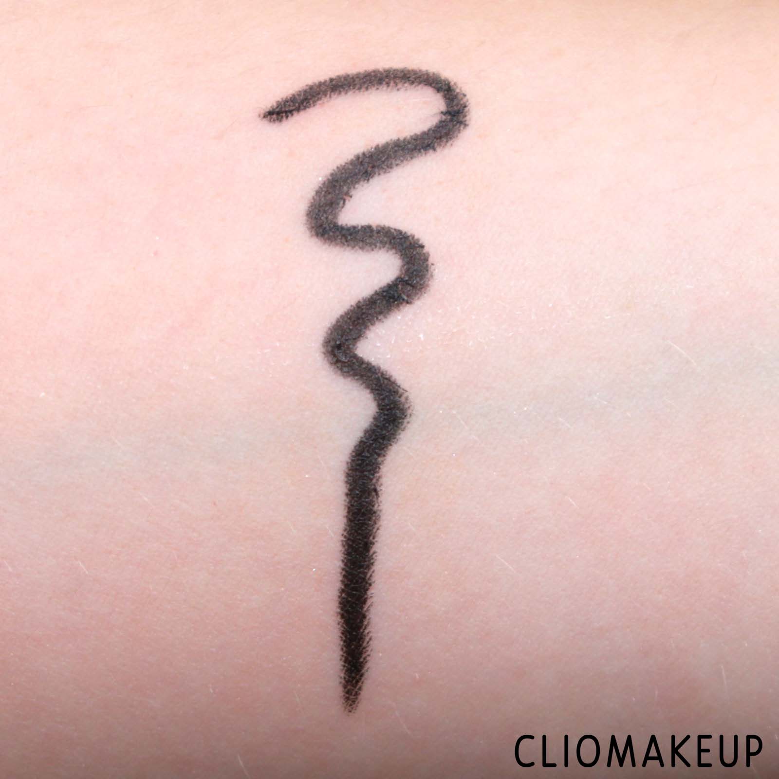 cliomakeup-recensione-matita-revlon-so-fierce-vinyl-eyeliner-9