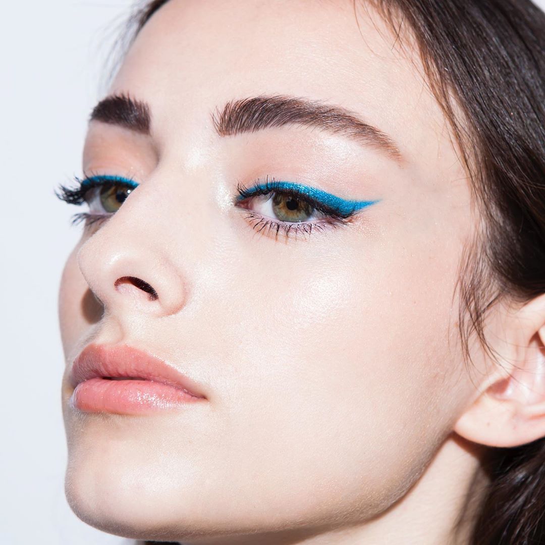 Cliomakeup-eyeliner-primavera-estate-2019-eyeliner-azzurro