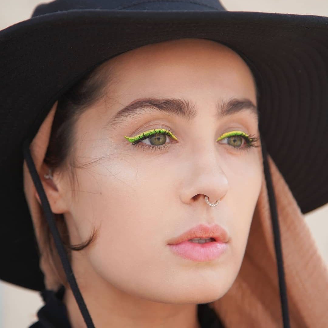 Cliomakeup-eyeliner-primavera-estate-2019-9-doppio-eyeliner-giallo-verde