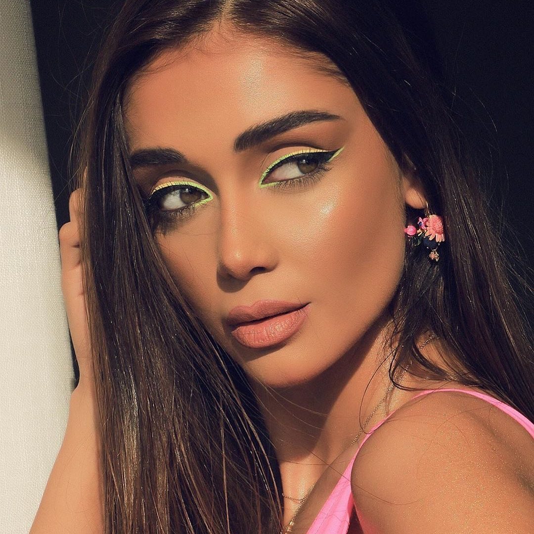 Cliomakeup-eyeliner-primavera-estate-2019-7-doppio-eyeliner-verde-fluo