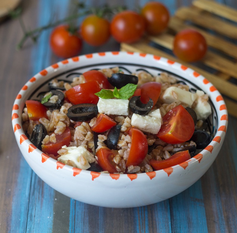 cliomakeup-ricette-pranzo-spiaggia-9-farro-pomodorini-feta