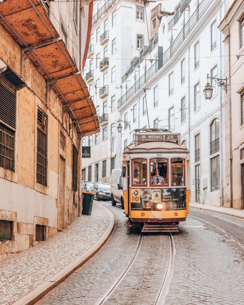 viaggi low cost Portogallo: tram 28 Lisbona