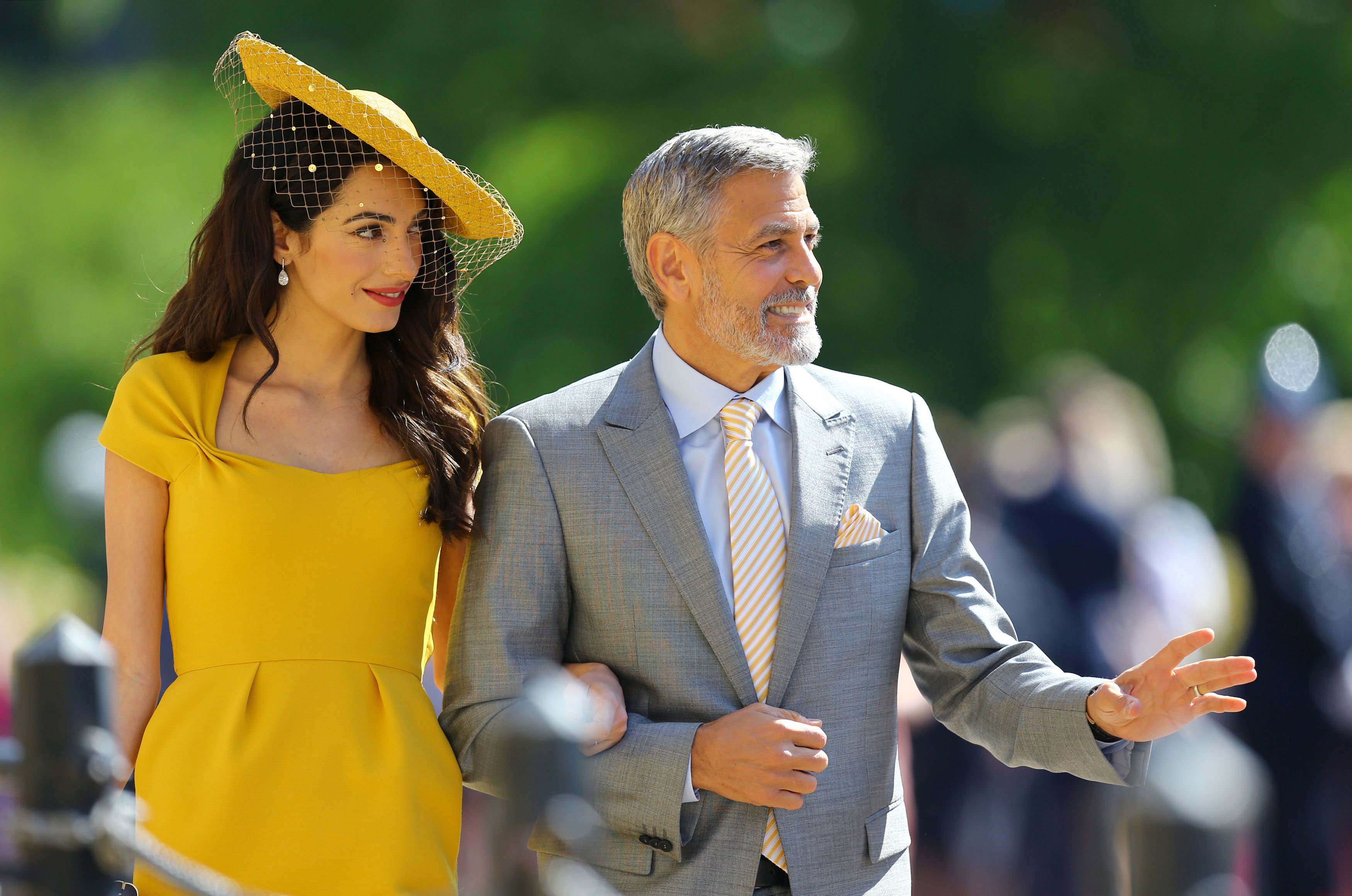 Cliomakeup-colori-che-risaltano-abbronzatura-6-amal-clooney