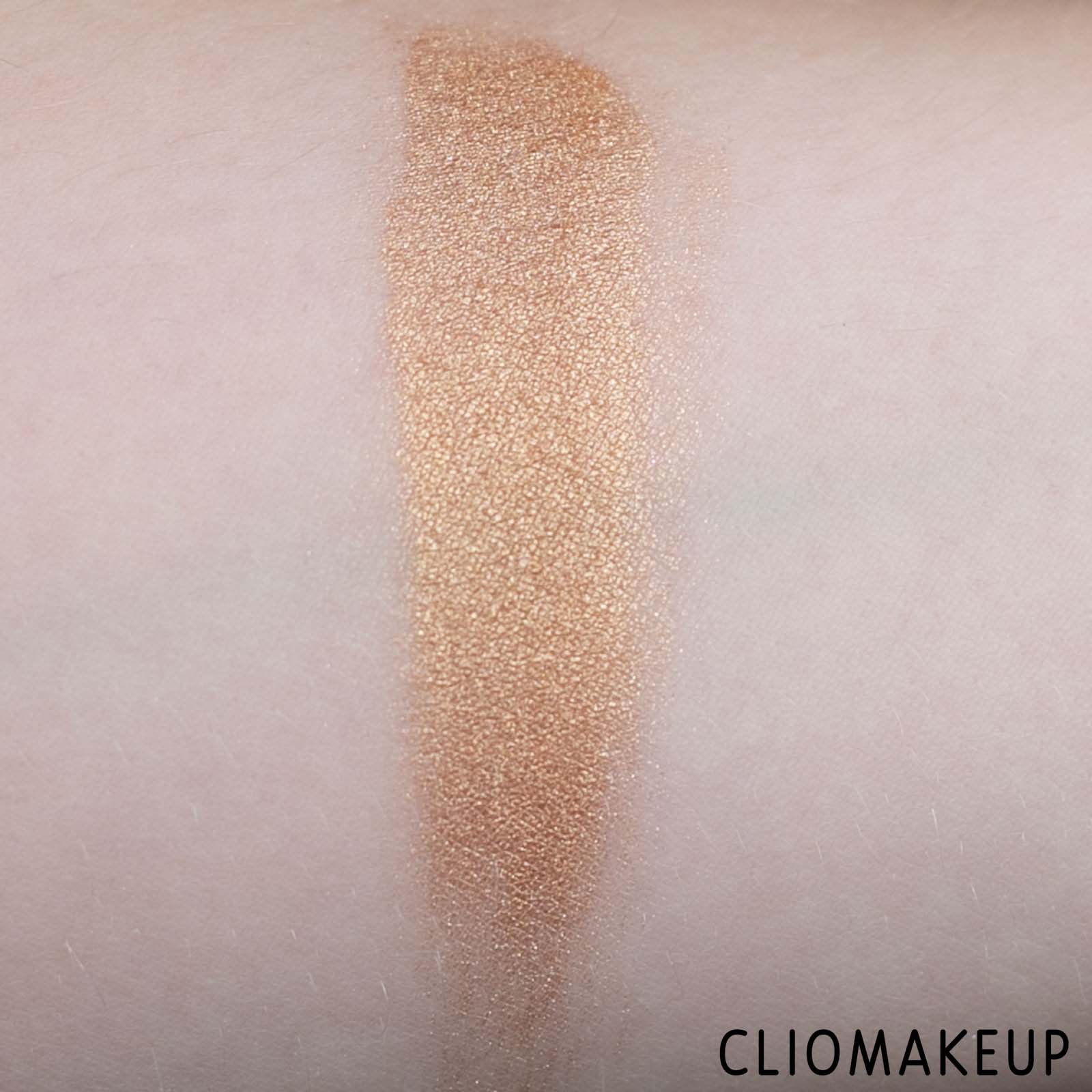 cliomakeup-recensione-cipria-illuminante-lottie-london-imogenation-ultra-glow-loose-highlighting-powder-7