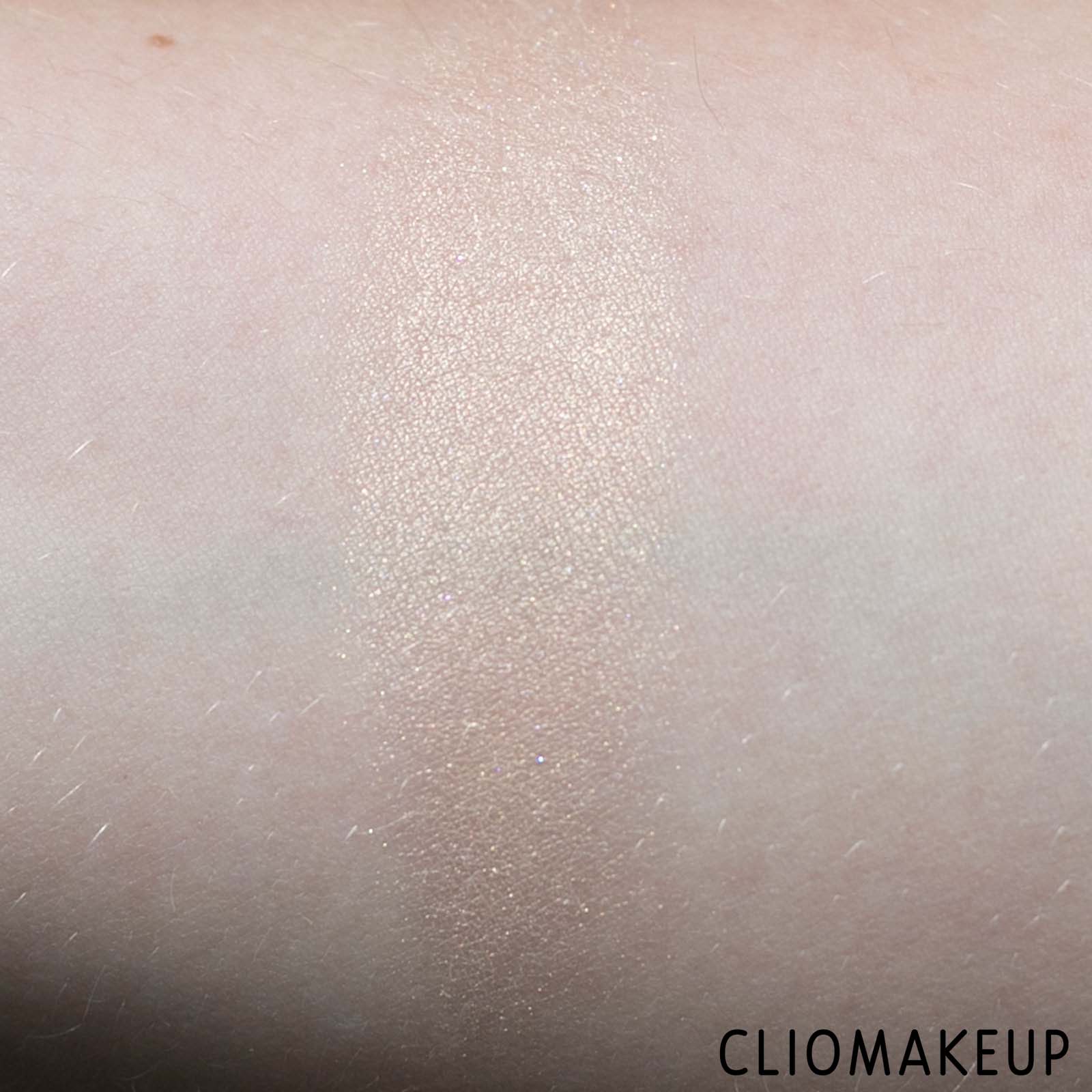 cliomakeup-recensione-cipria-illuminante-lottie-london-imogenation-ultra-glow-loose-highlighting-powder-8