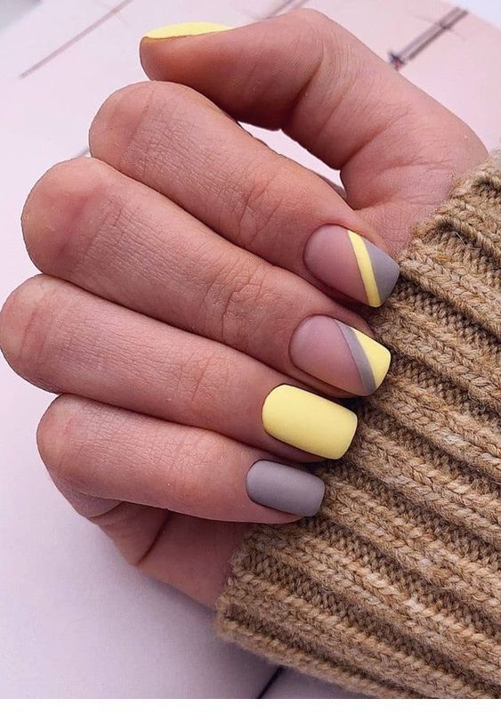 Cliomakeup-alpaca-grey-unghie-15-giallo-grigio