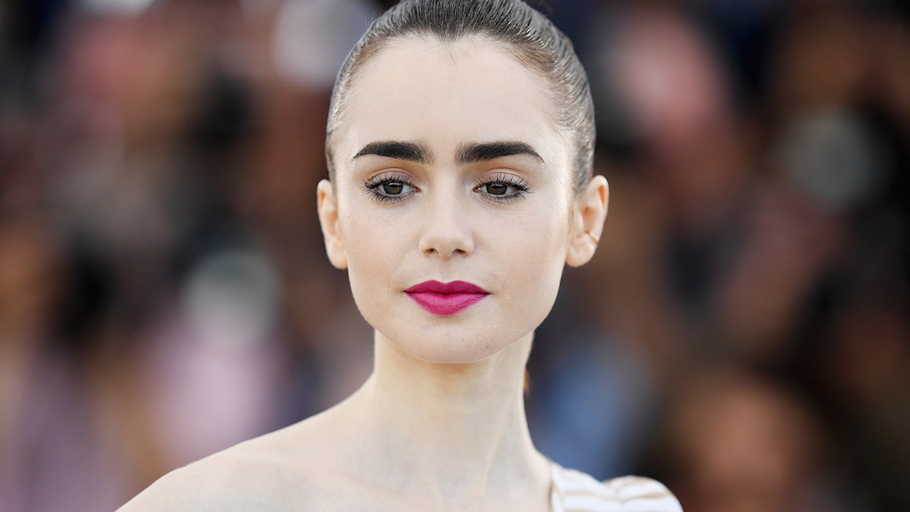 Cliomakeup-rossetti-che-non-valorizzano-capelli-scuri-3-lily-collins