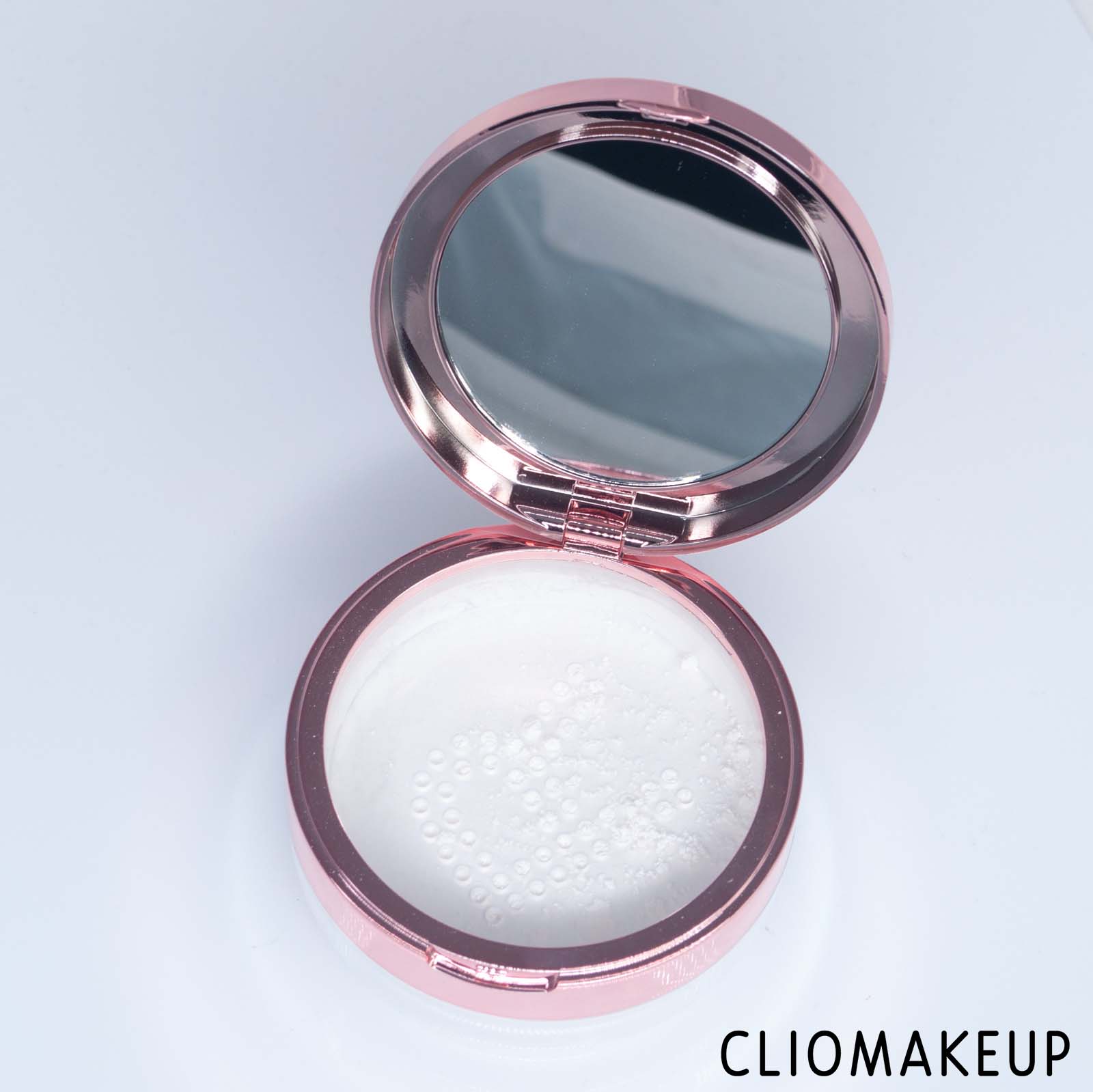 cliomakeup-recensione-cipria-makeup-revolution-translucent-loose-setting-powder-4