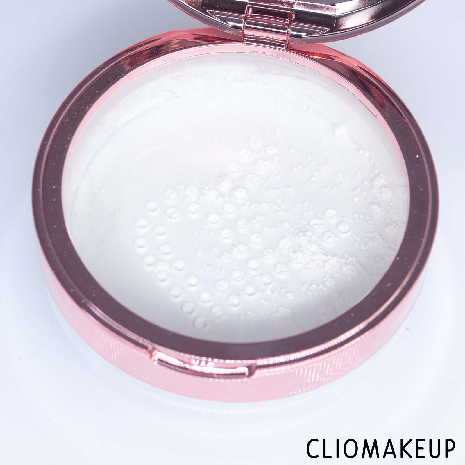 cliomakeup-recensione-cipria-makeup-revolution-translucent-loose-setting-powder-5