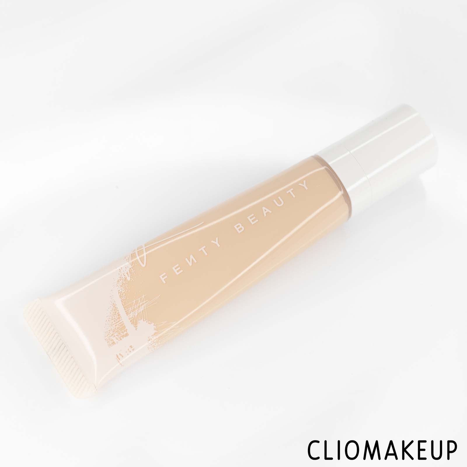 cliomakeup-recensione-fondotinta-fenty-beauty-pro-filtr-hydrating-longwear-foundation-3