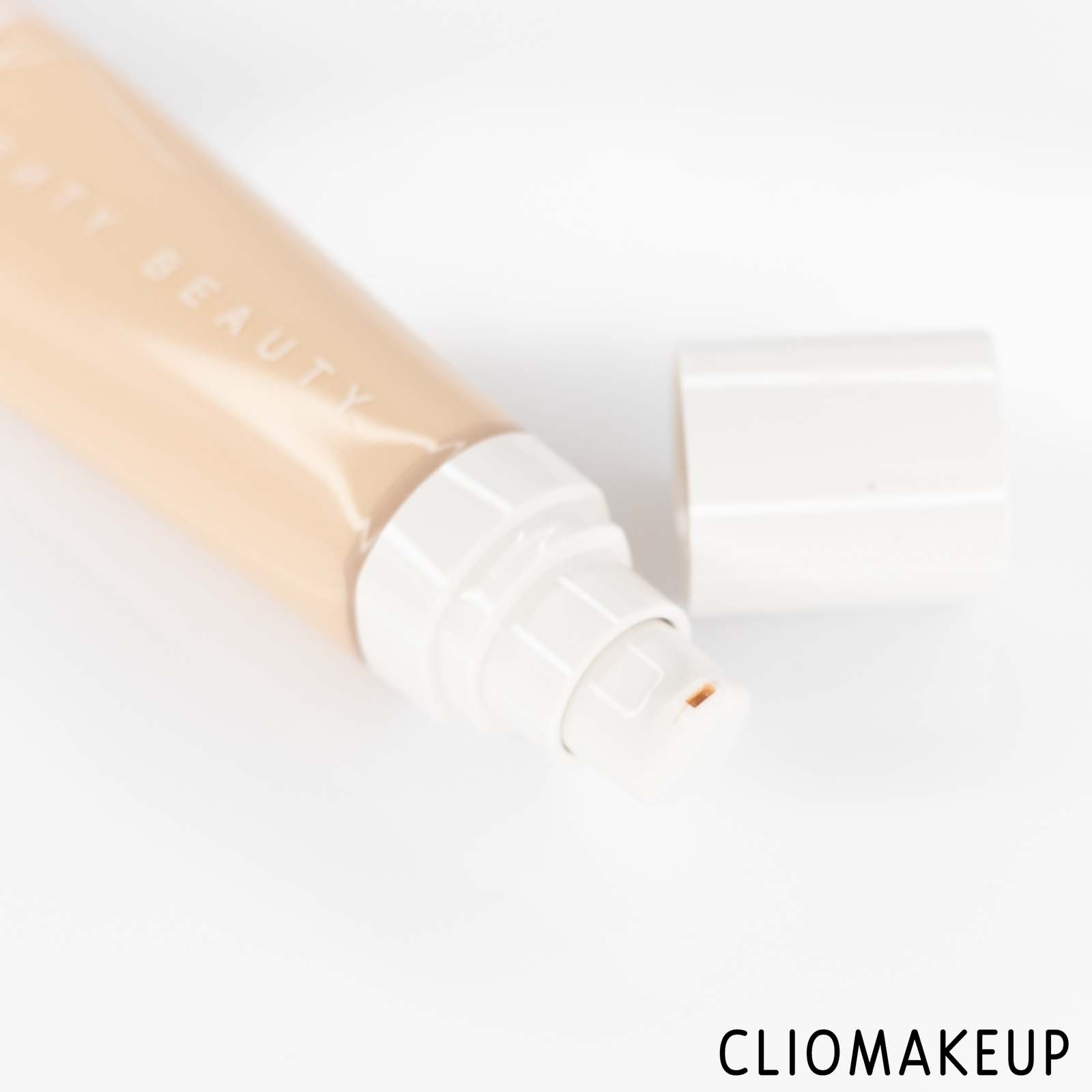 cliomakeup-recensione-fondotinta-fenty-beauty-pro-filtr-hydrating-longwear-foundation-4