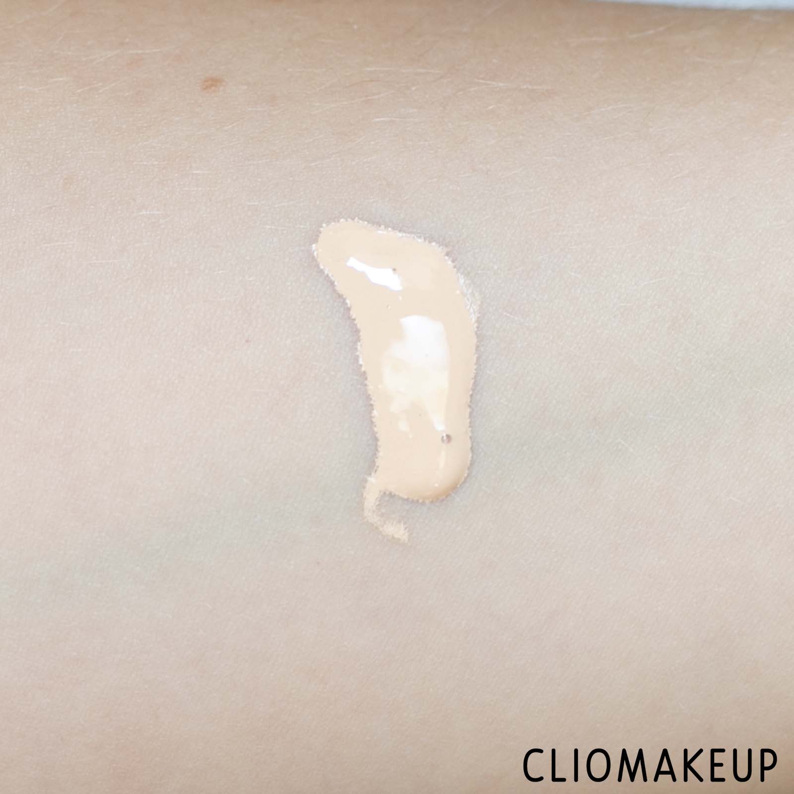 cliomakeup-recensione-fondotinta-fenty-beauty-pro-filtr-hydrating-longwear-foundation-6