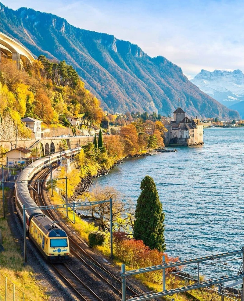 viaggio in svizzera: montreux, da dove parte il treno del cioccolato