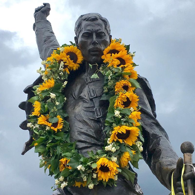 viaggio in svizzera: statua freddie mercury a montreux