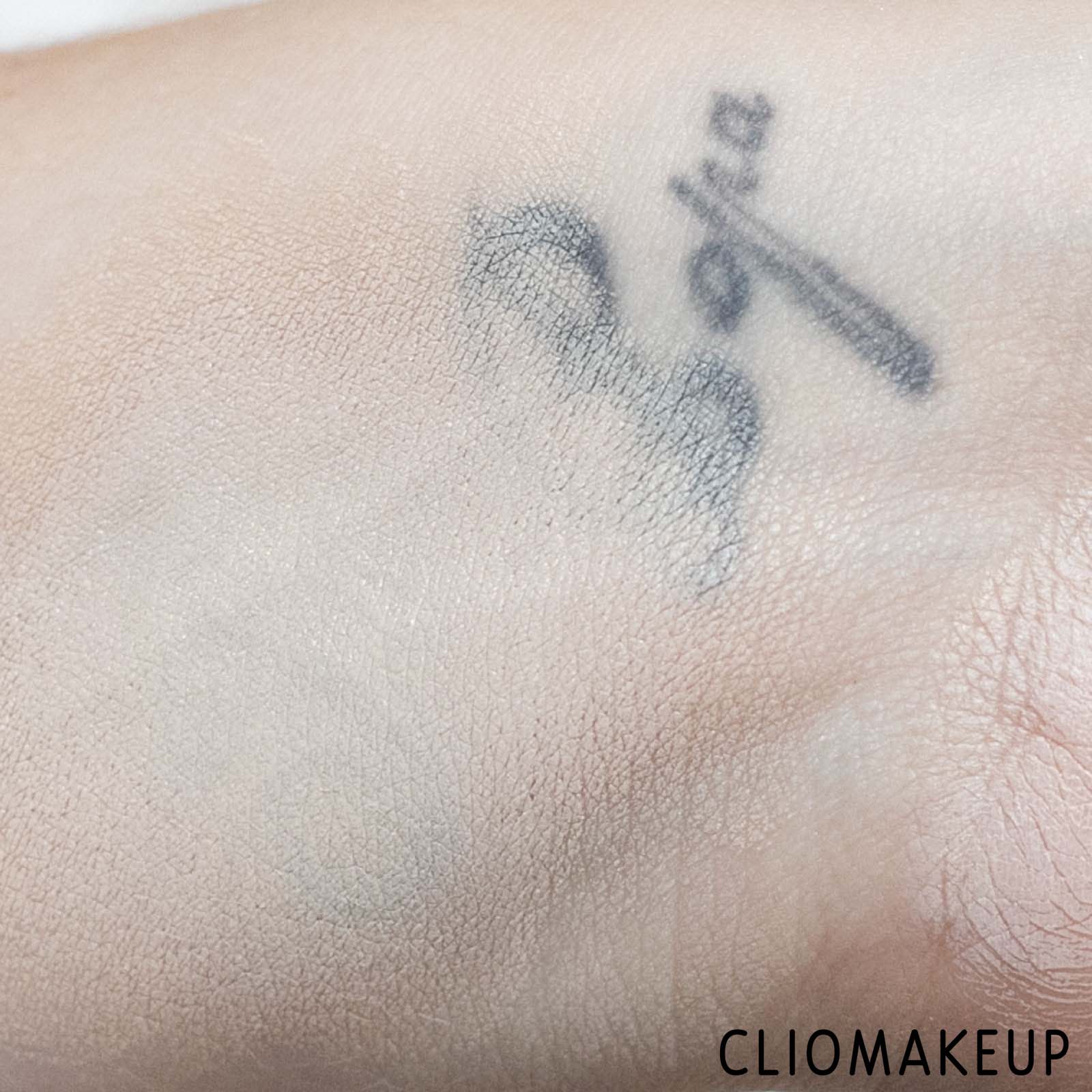 cliomakeup-recensione-correttore-revolution-pro-ultimate-coverage-crease.proof-concealer-8