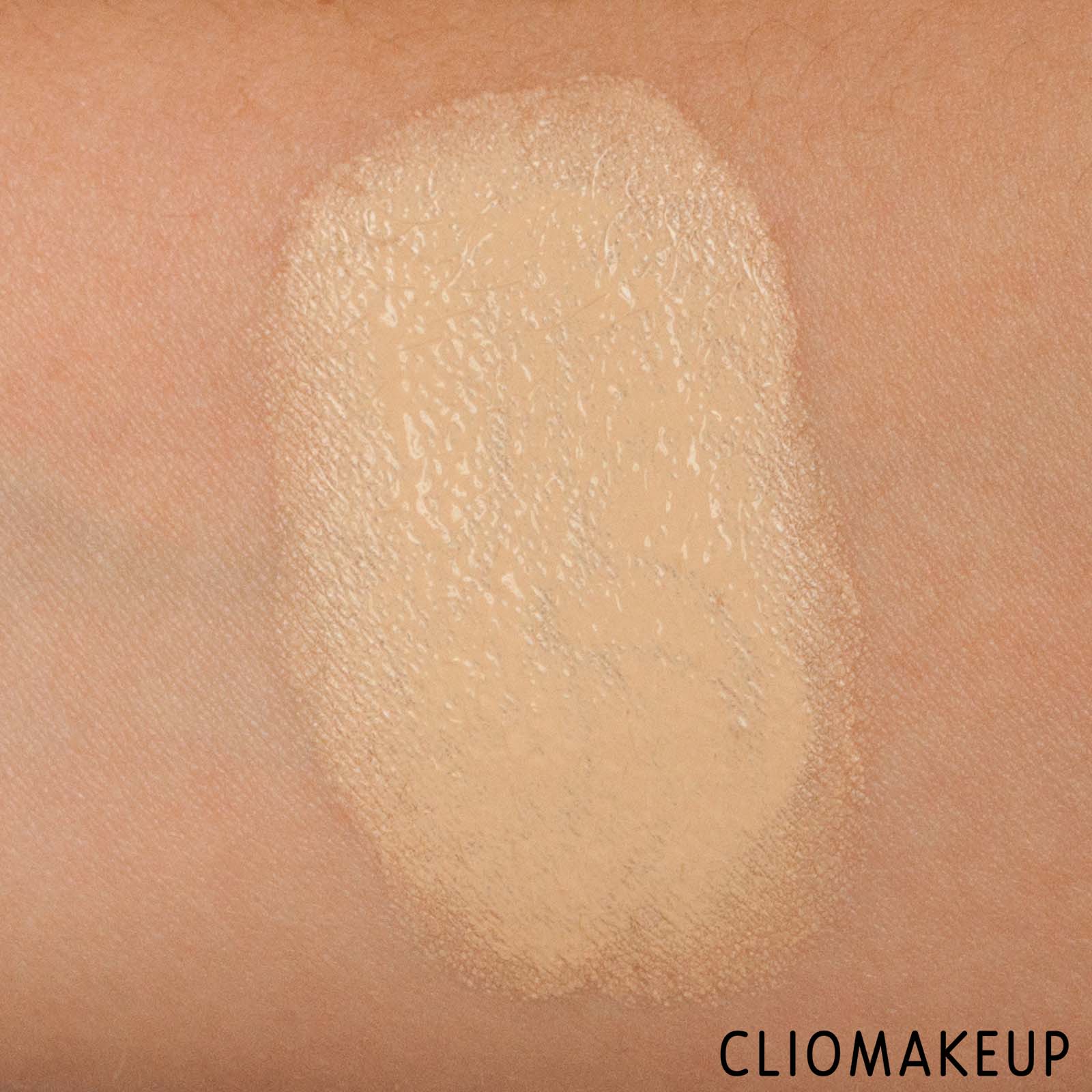 cliomakeup-recensione-fondotinta-zoeva-authentik-skin-natural-luminous-foundation-8