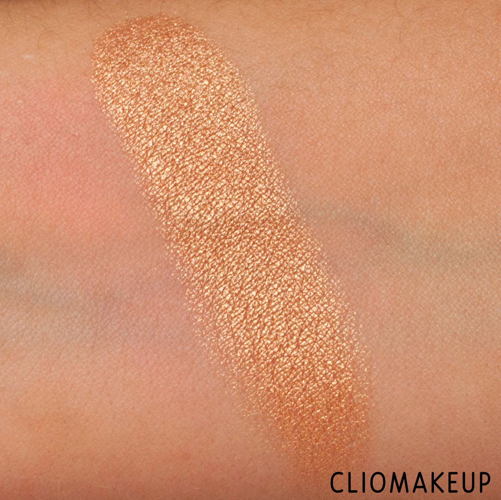 cliomakeup-recensione-illuminante-charlotte-tilbury-magic-star-highlighter-6