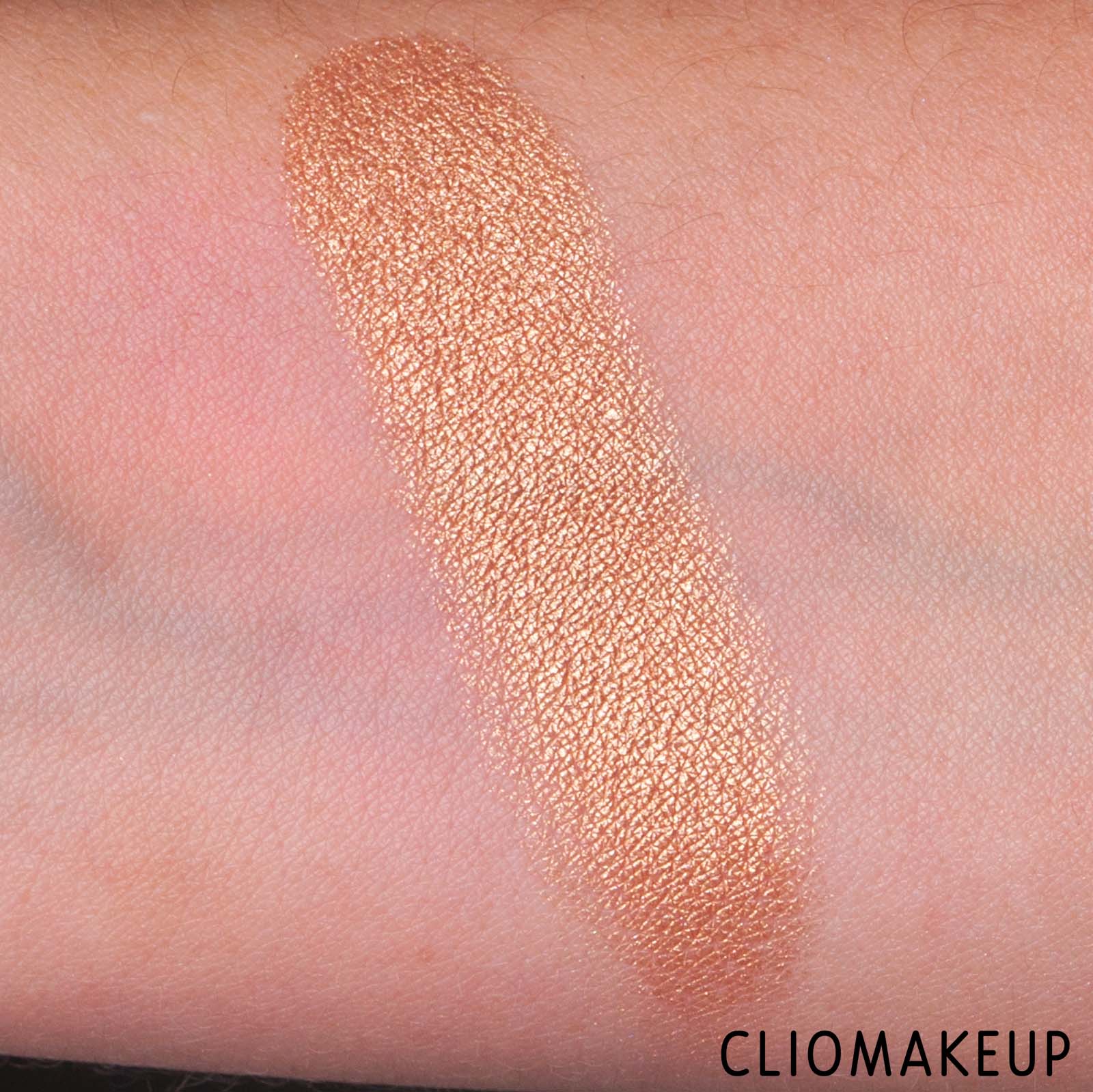 cliomakeup-recensione-illuminante-charlotte-tilbury-magic-star-highlighter-7