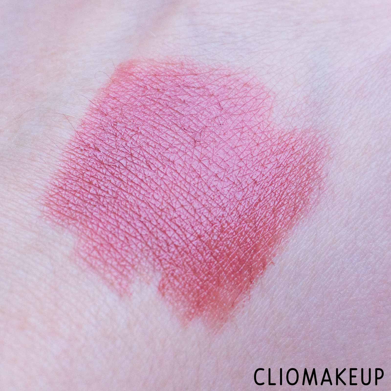 cliomakeup-recensione-rossetti-loreal-color-riche-limited-edition-karl-lagerfeled-6