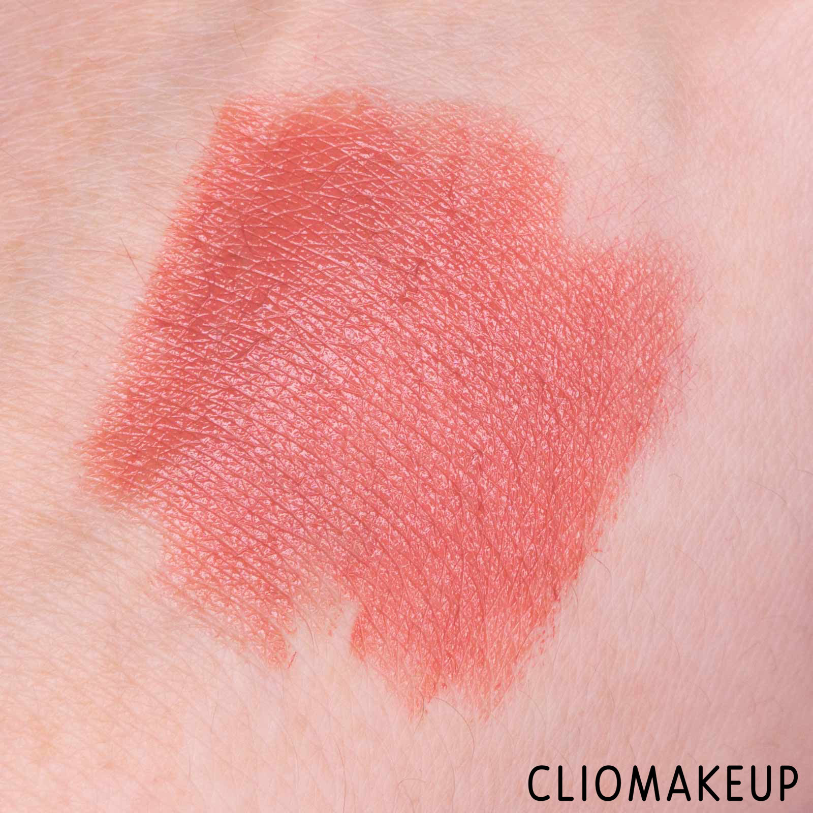 cliomakeup-recensione-rossetti-loreal-color-riche-limited-edition-karl-lagerfeled-7