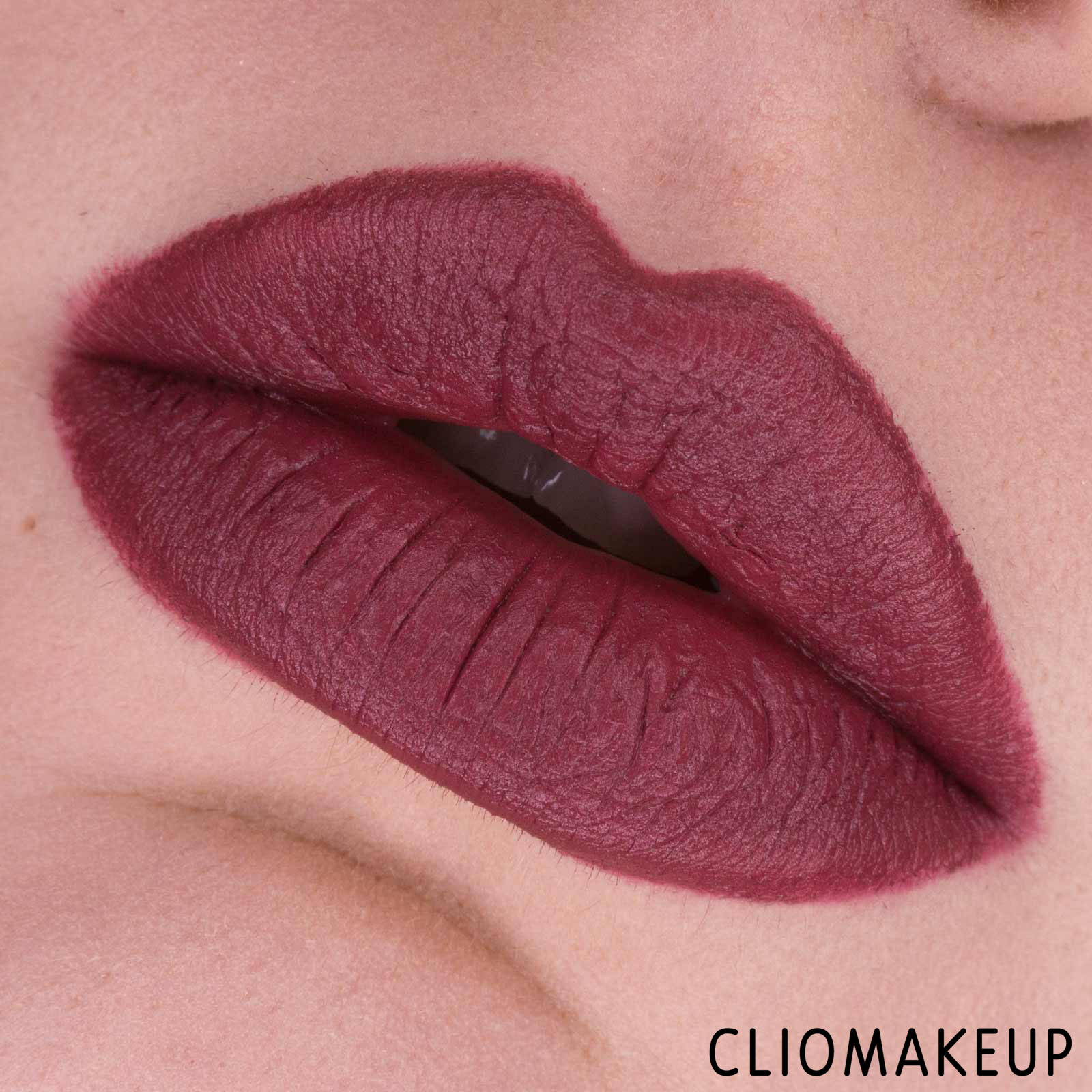 cliomakeup-recensione-rossetto-e-matita-nyx-love-lust-disco-suede-matte-lip-kit-15