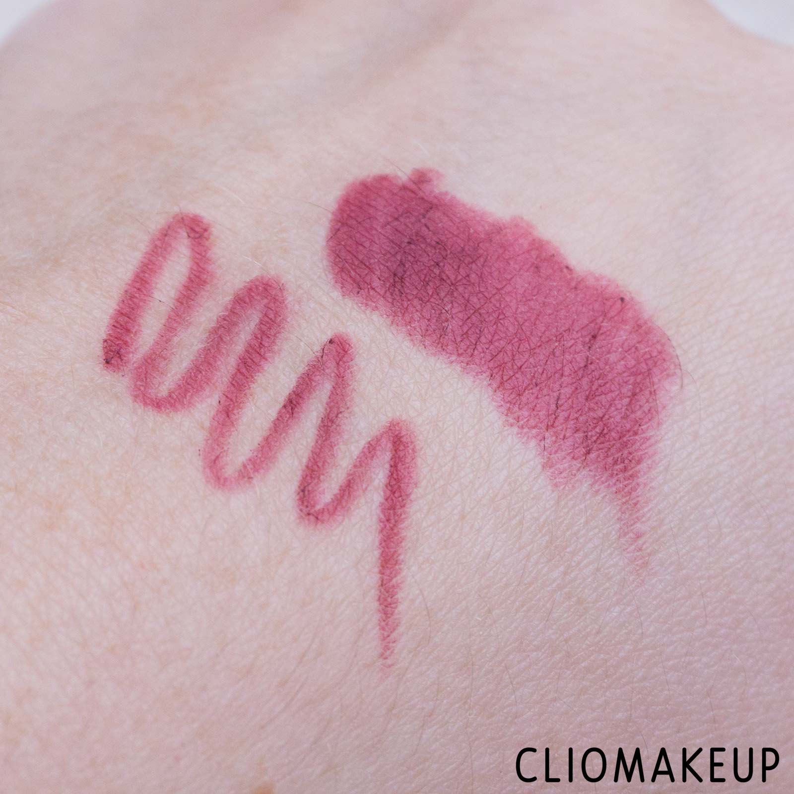 cliomakeup-recensione-rossetto-e-matita-nyx-love-lust-disco-suede-matte-lip-kit-6