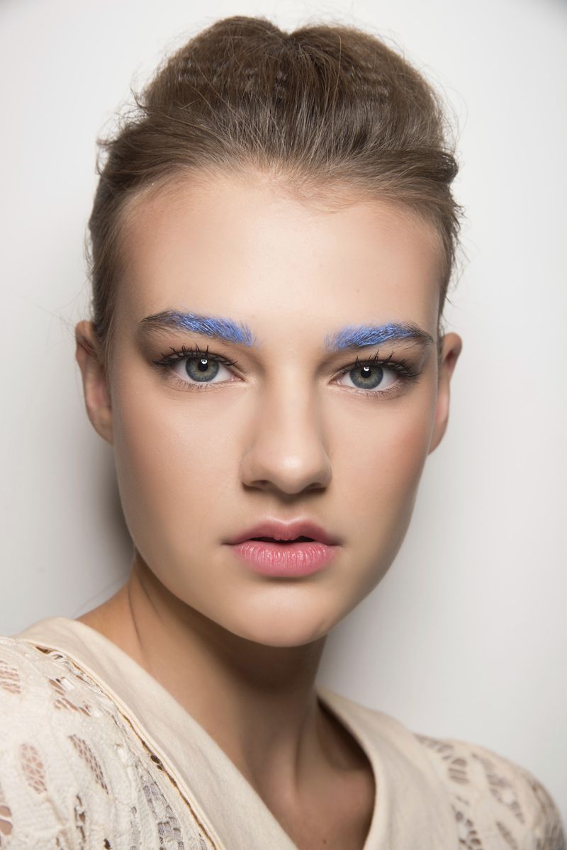 cliomakeup-beauty-trend-2019-18-sopracciglia-colorate