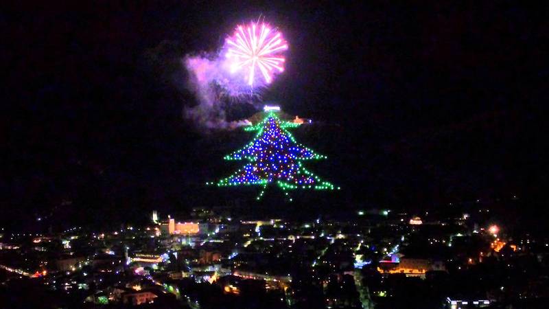 offerte viaggi Natale 2019: l'albero di Gubbio è nel Guinness dei primati come albero di Natale più grande del mondo