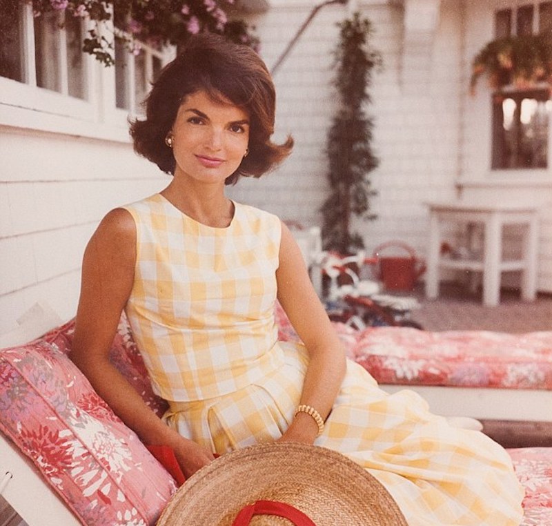 cliomakeup-flipped-ends-capelli-2-jackie-kennedy