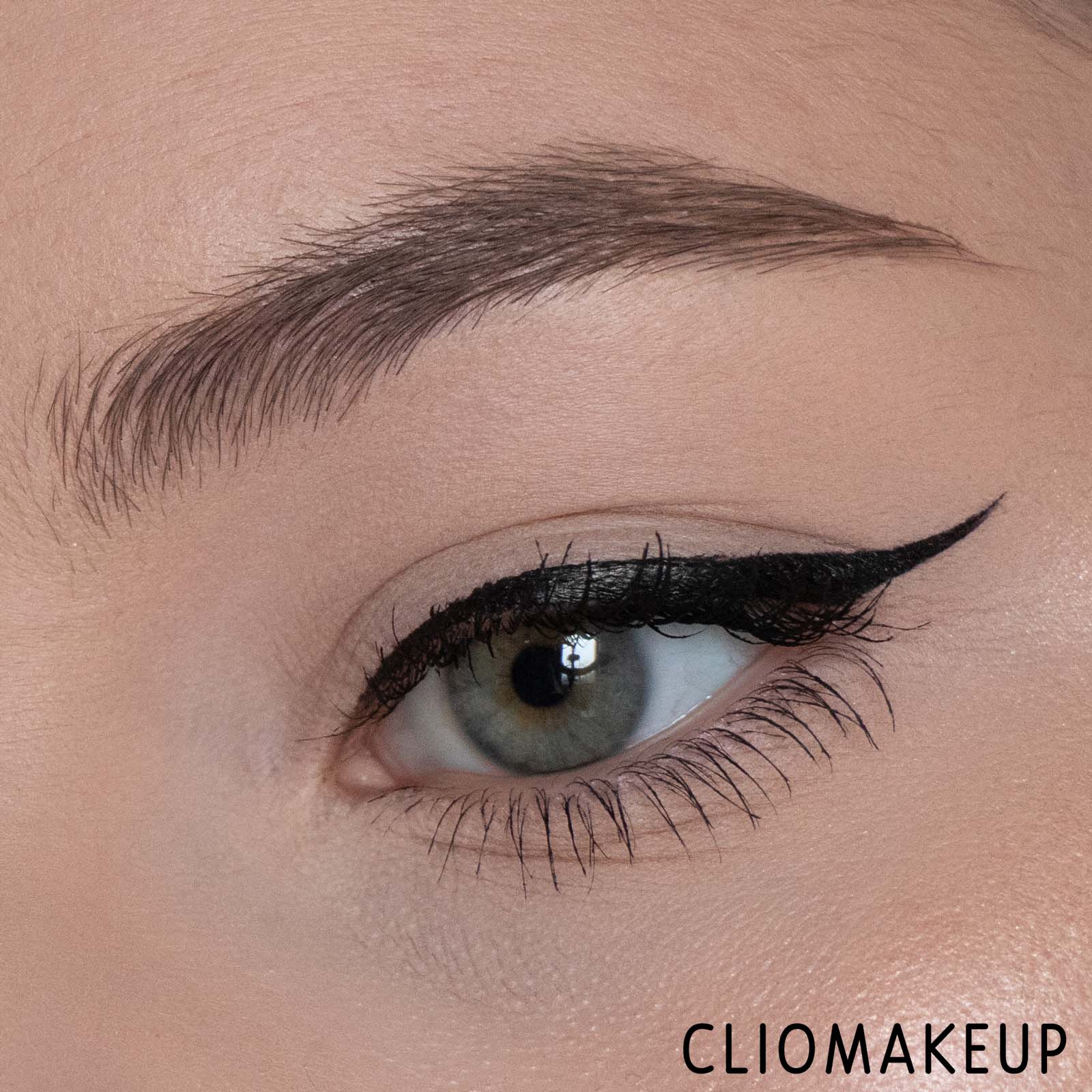 recensione-cliomakeup-eyeliner-urban-decay-perversion-waterproof-fine-point-eye-pen-10