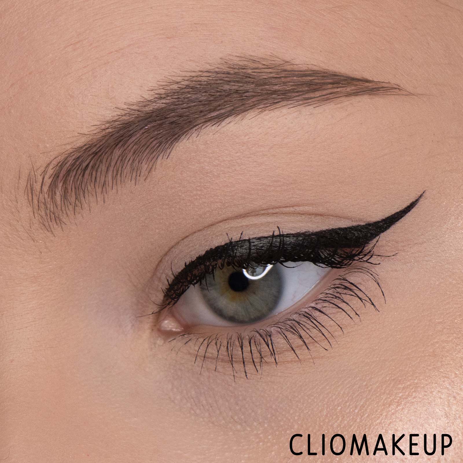 recensione-cliomakeup-eyeliner-urban-decay-perversion-waterproof-fine-point-eye-pen-11