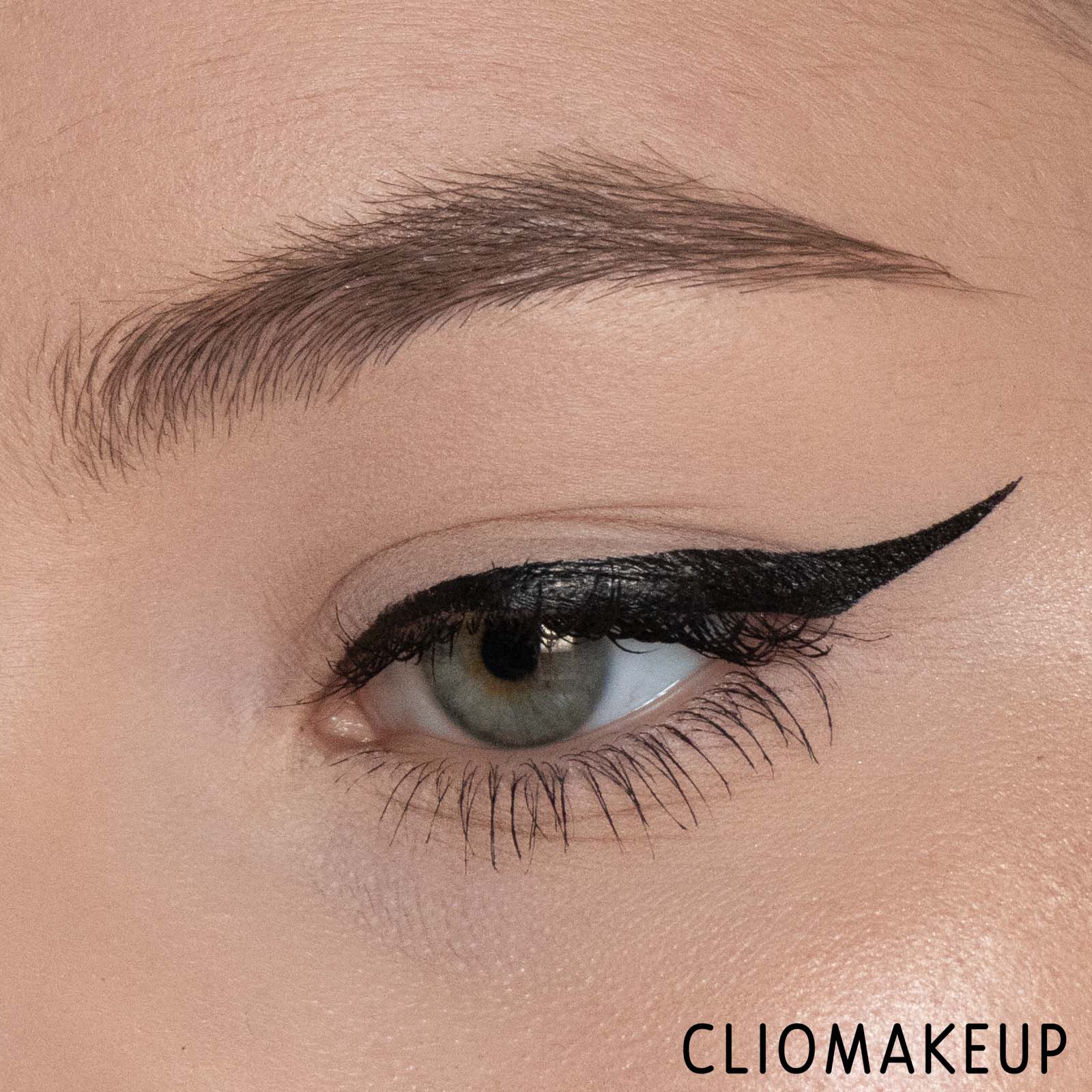 recensione-cliomakeup-eyeliner-urban-decay-perversion-waterproof-fine-point-eye-pen-12