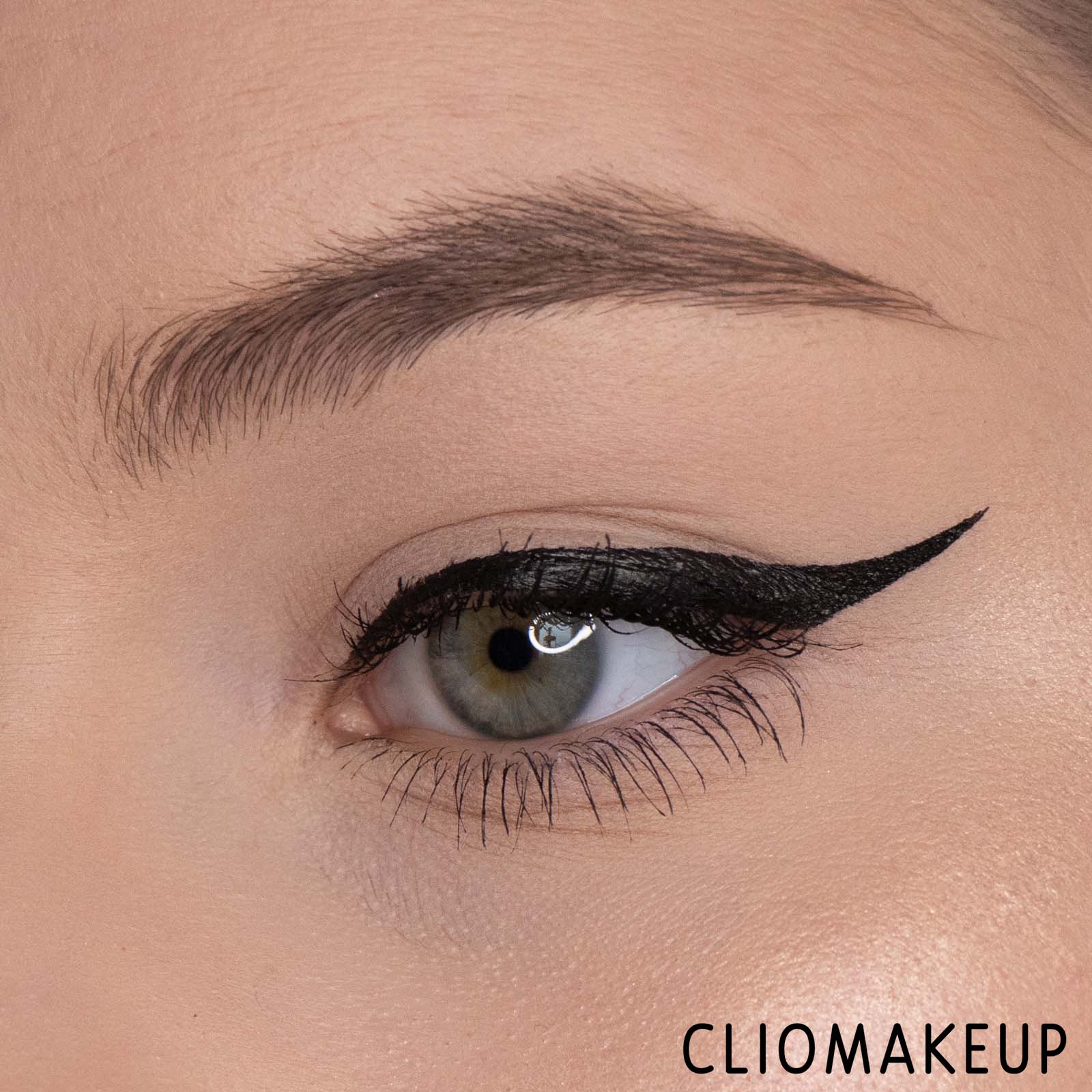 recensione-cliomakeup-eyeliner-urban-decay-perversion-waterproof-fine-point-eye-pen-13