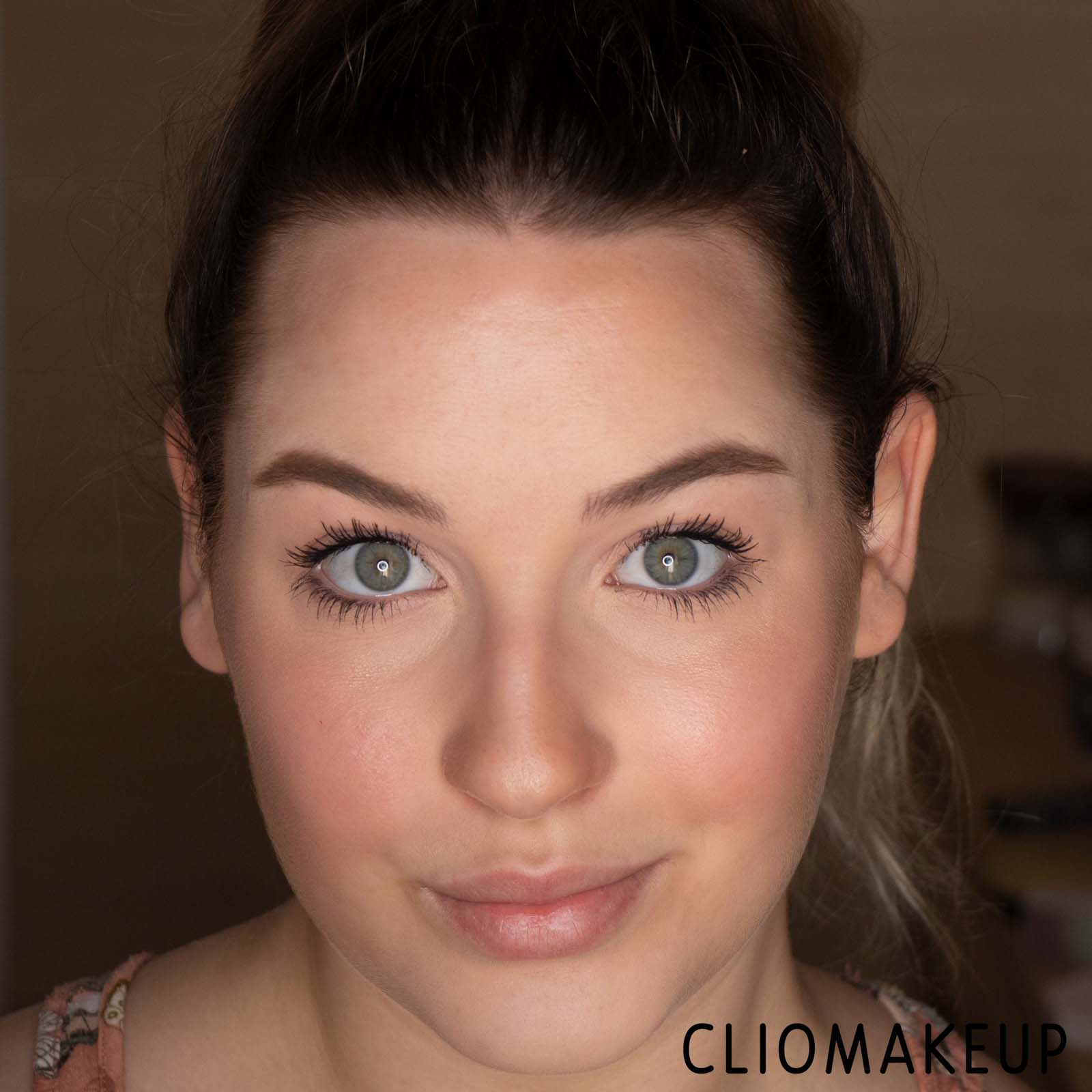 cliomakeup-recensione-correttore-essence-high-beauty-under-eye-brightening-concealer-15