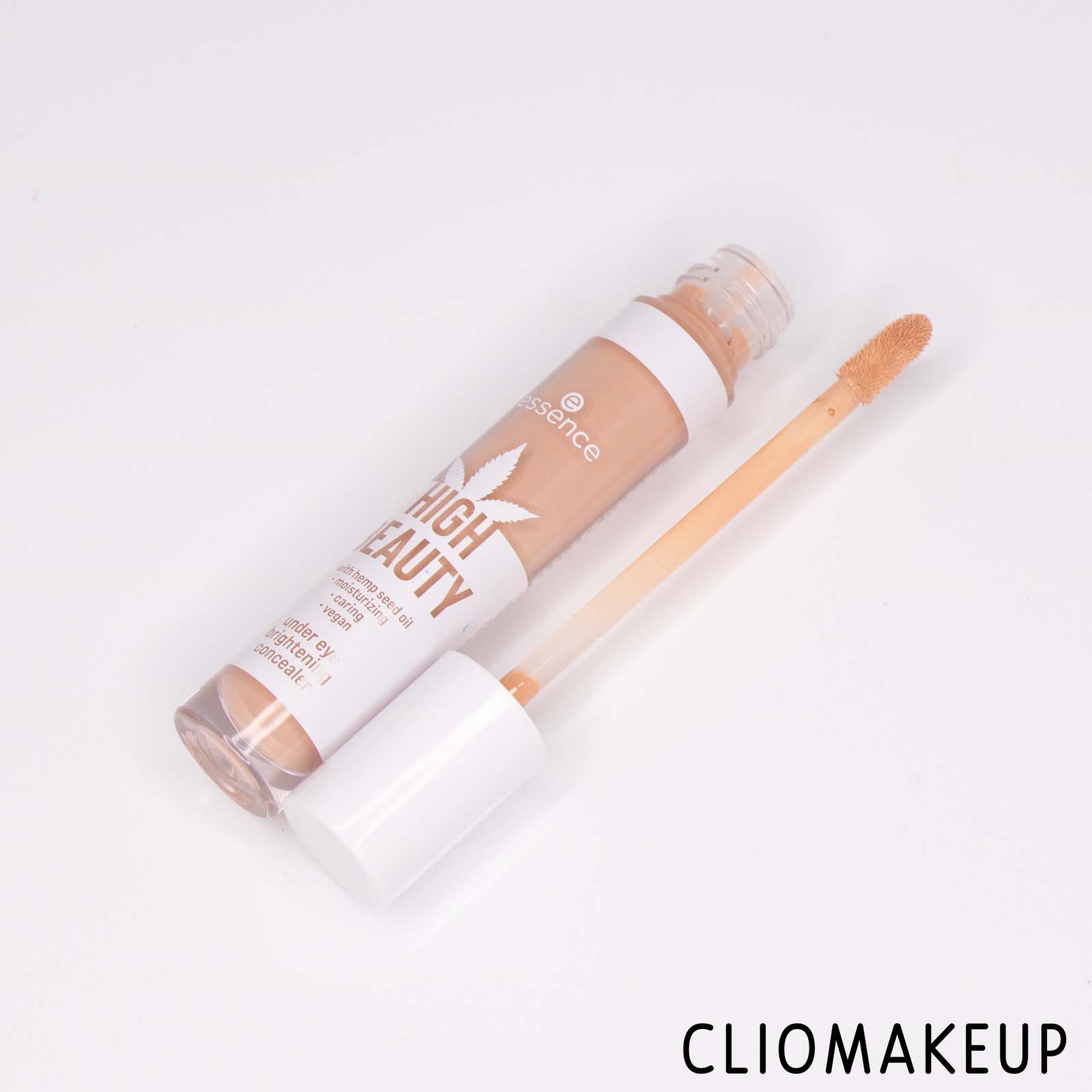 cliomakeup-recensione-correttore-essence-high-beauty-under-eye-brightening-concealer-4