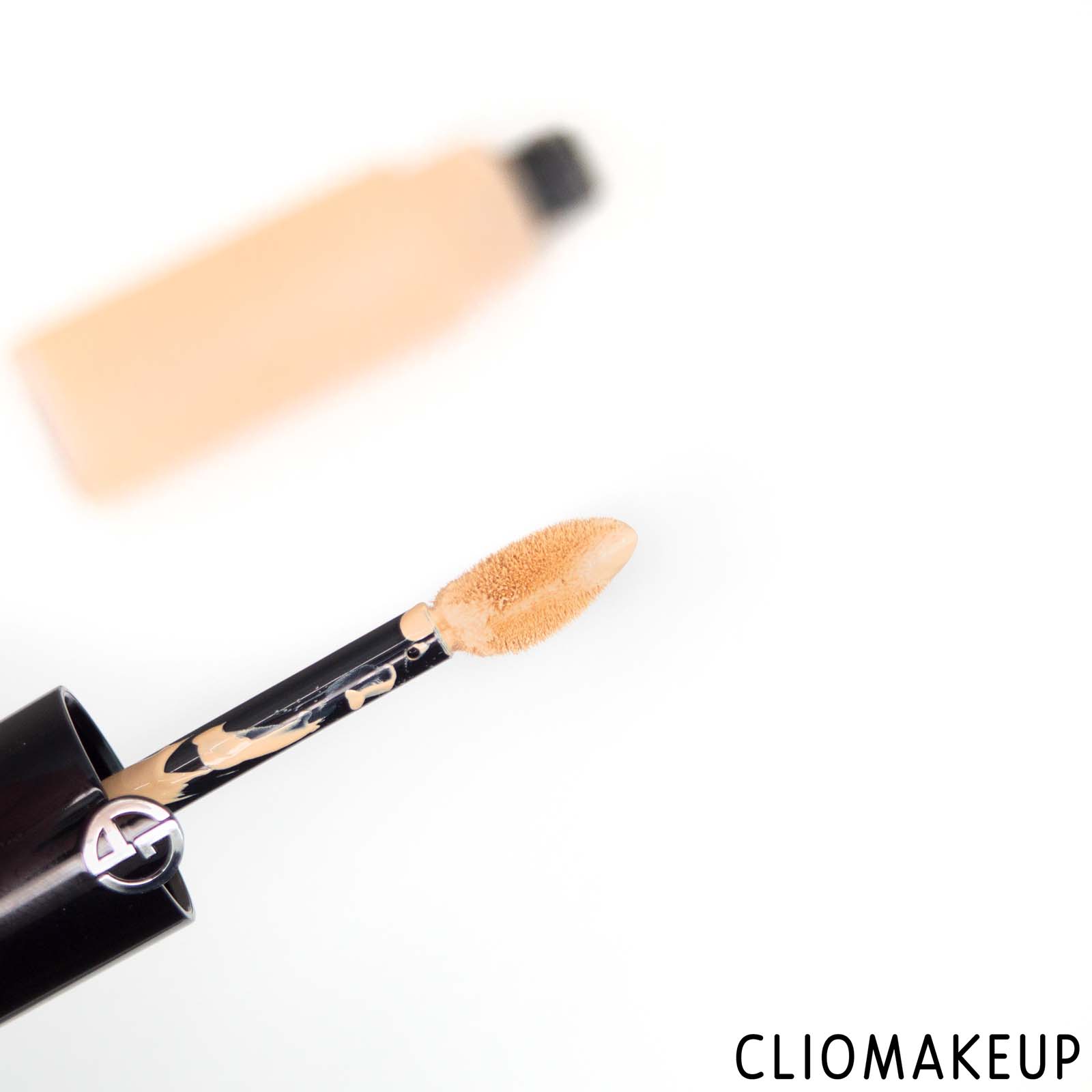 cliomakeup-recensione-correttore-giorgio-armani-luminous-silk-multi-purpose-glow-conceale-5