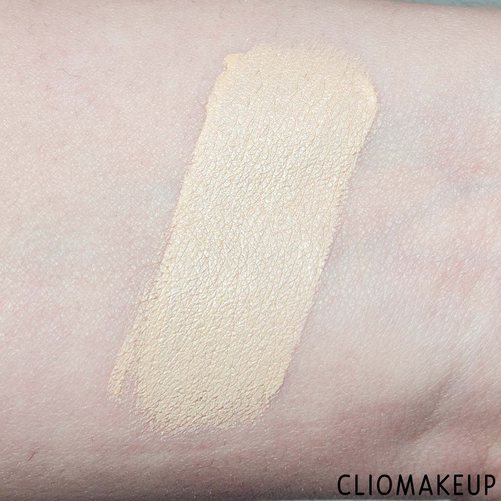 cliomakeup-recensione-correttore-giorgio-armani-luminous-silk-multi-purpose-glow-conceale-6