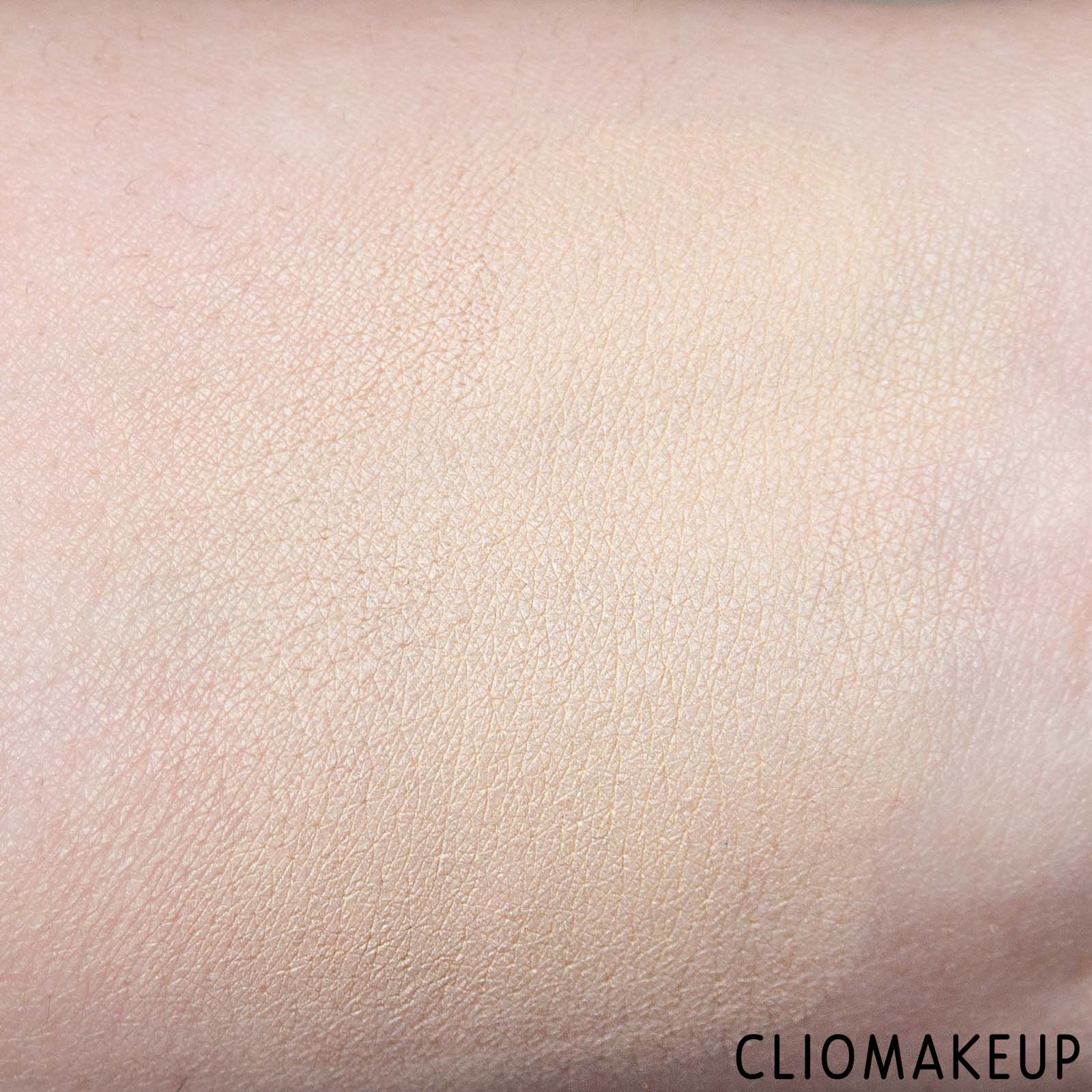 cliomakeup-recensione-correttore-giorgio-armani-luminous-silk-multi-purpose-glow-conceale-8