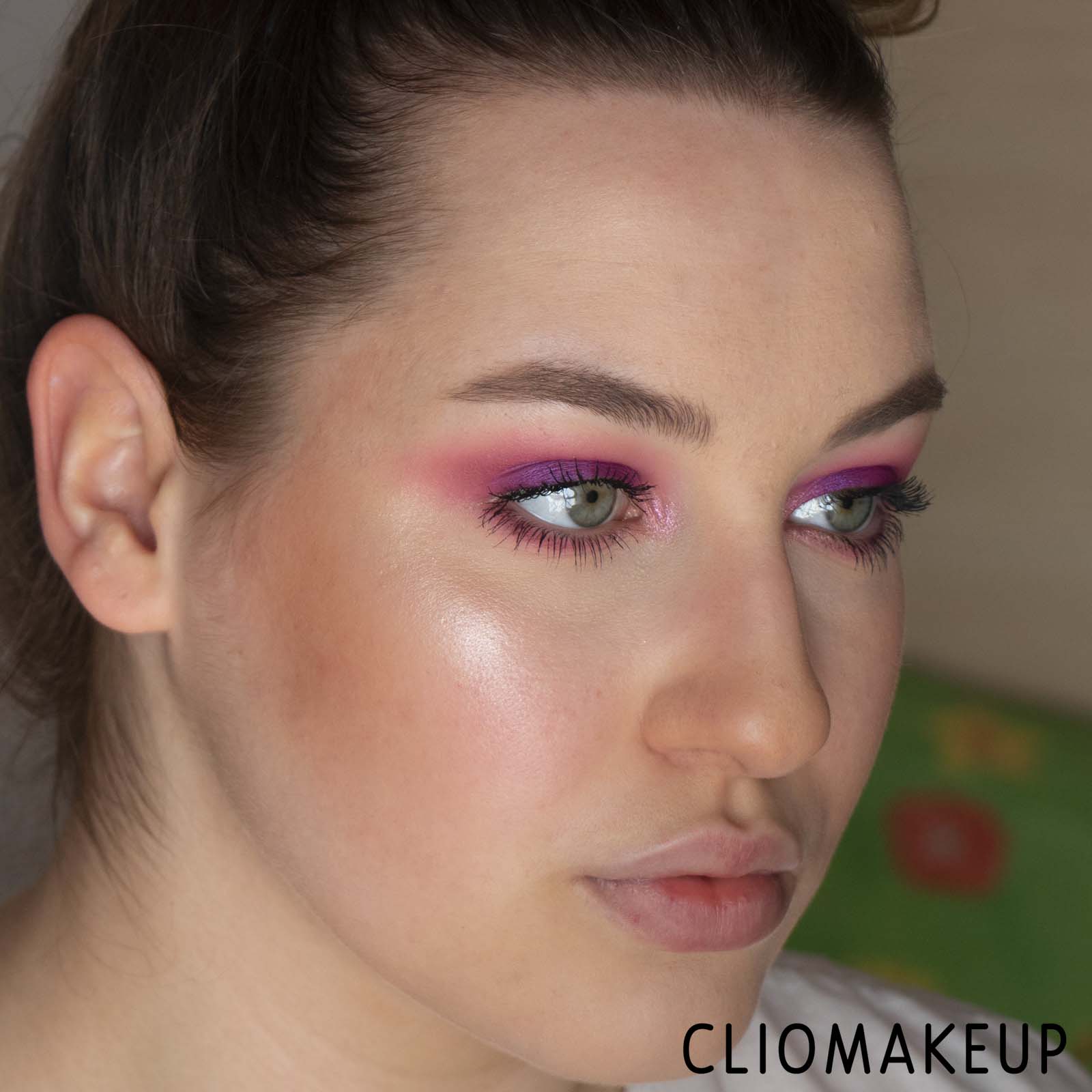 cliomakeup-recensione-illuminante-i-love-revolution-tasty-fruit-highlighter-10