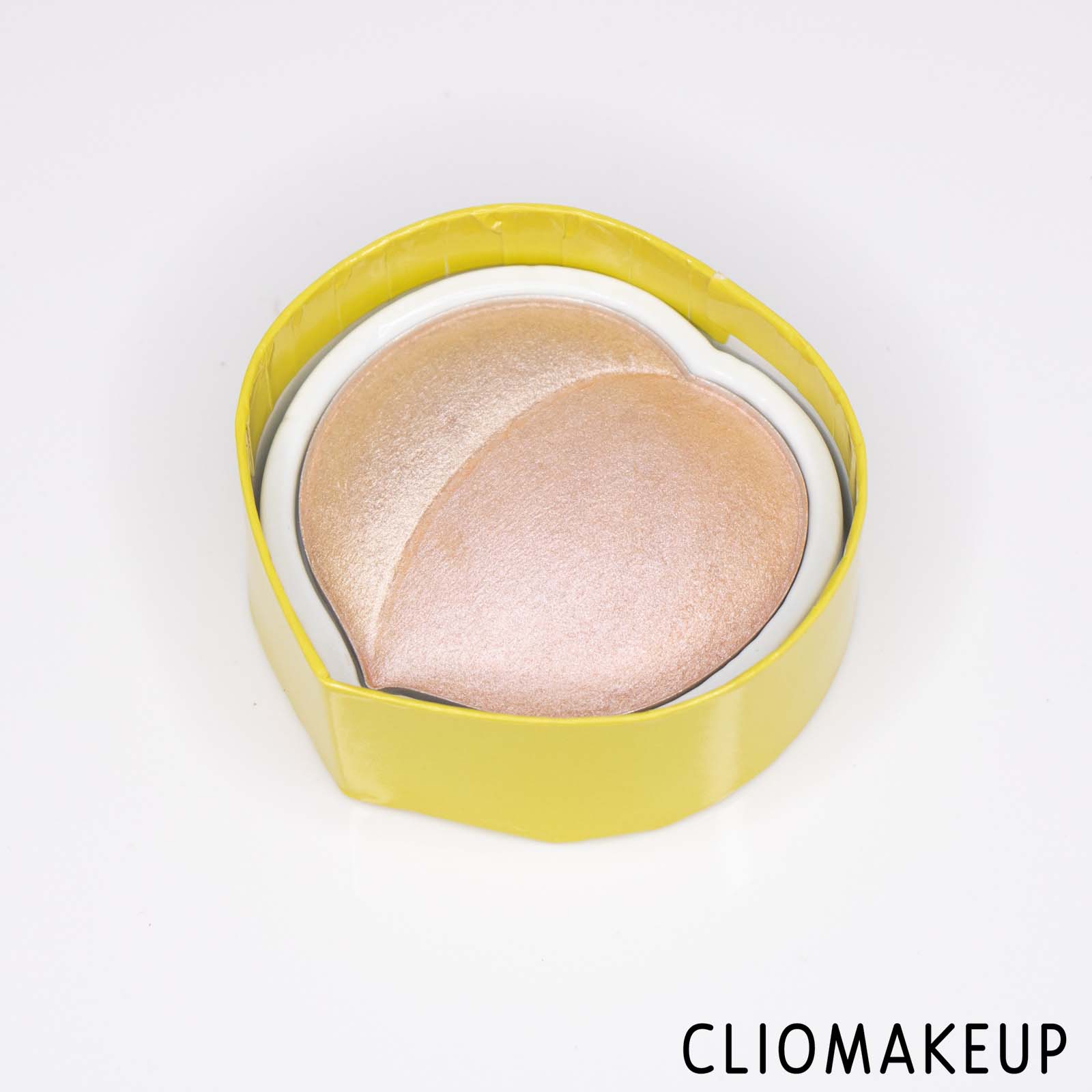 cliomakeup-recensione-illuminante-i-love-revolution-tasty-fruit-highlighter-5