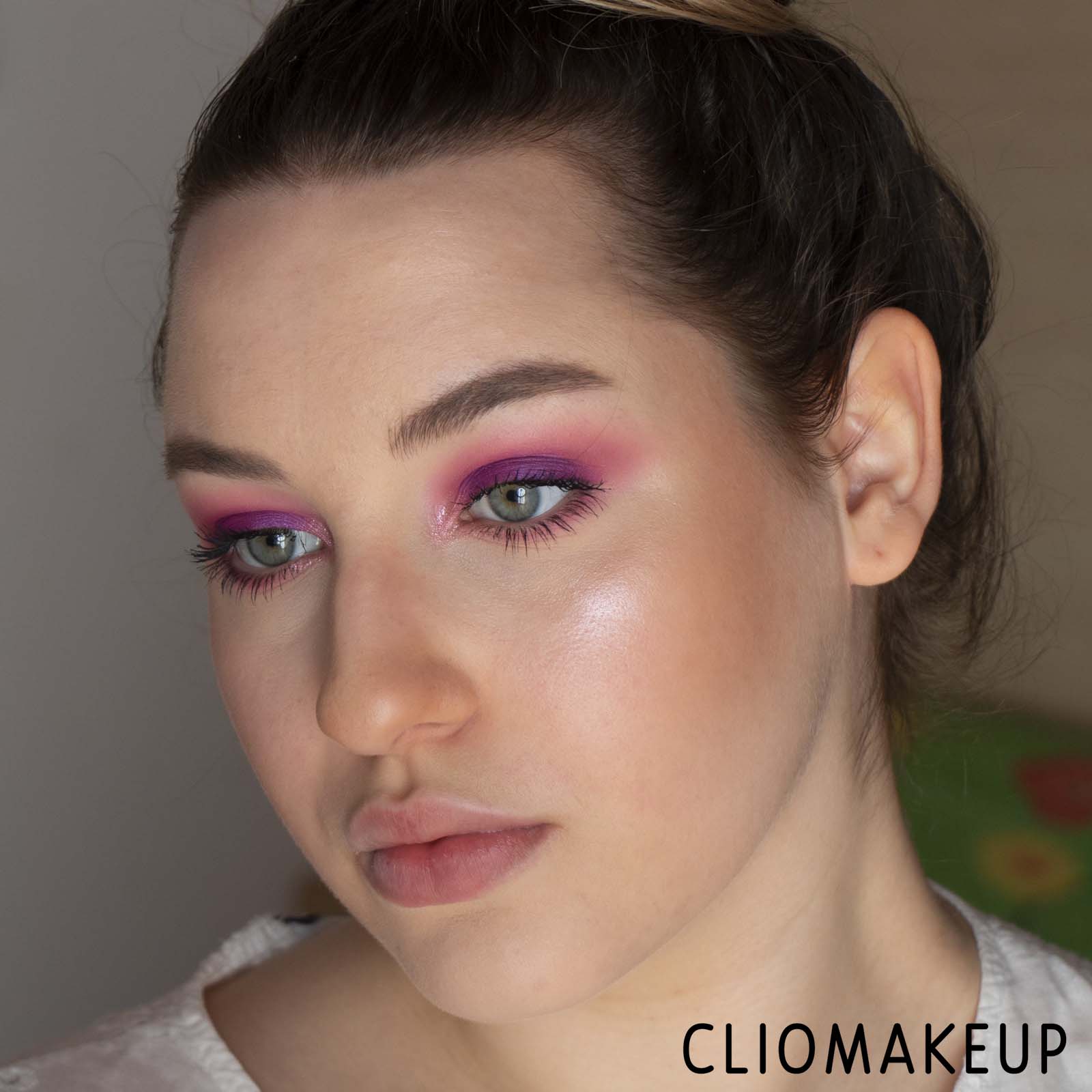 cliomakeup-recensione-illuminante-i-love-revolution-tasty-fruit-highlighter-8