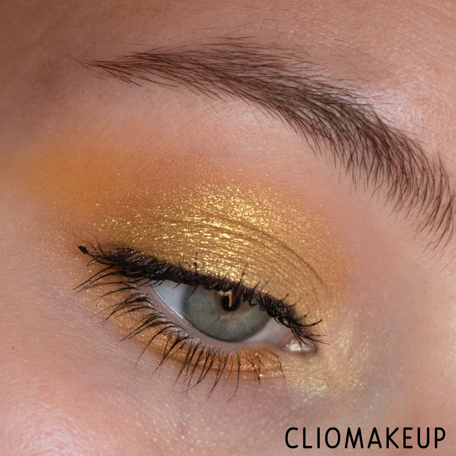 cliomakeup-recensione-Palette-Essence-Wanna-Bee-My-Honey-eyeshadow-e-highlighter-palette-12