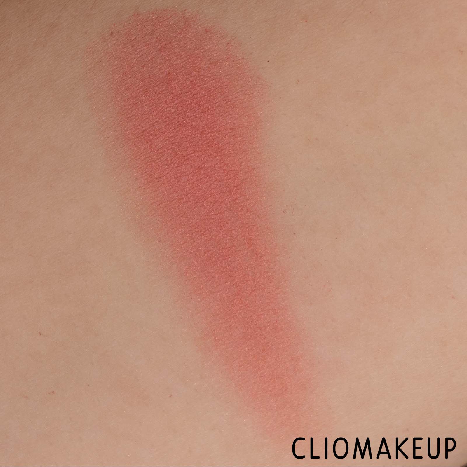 cliomakeup-recensione-blush-pupa-extreme-blush-glow-blush-compatto-effetto-illuminante-9