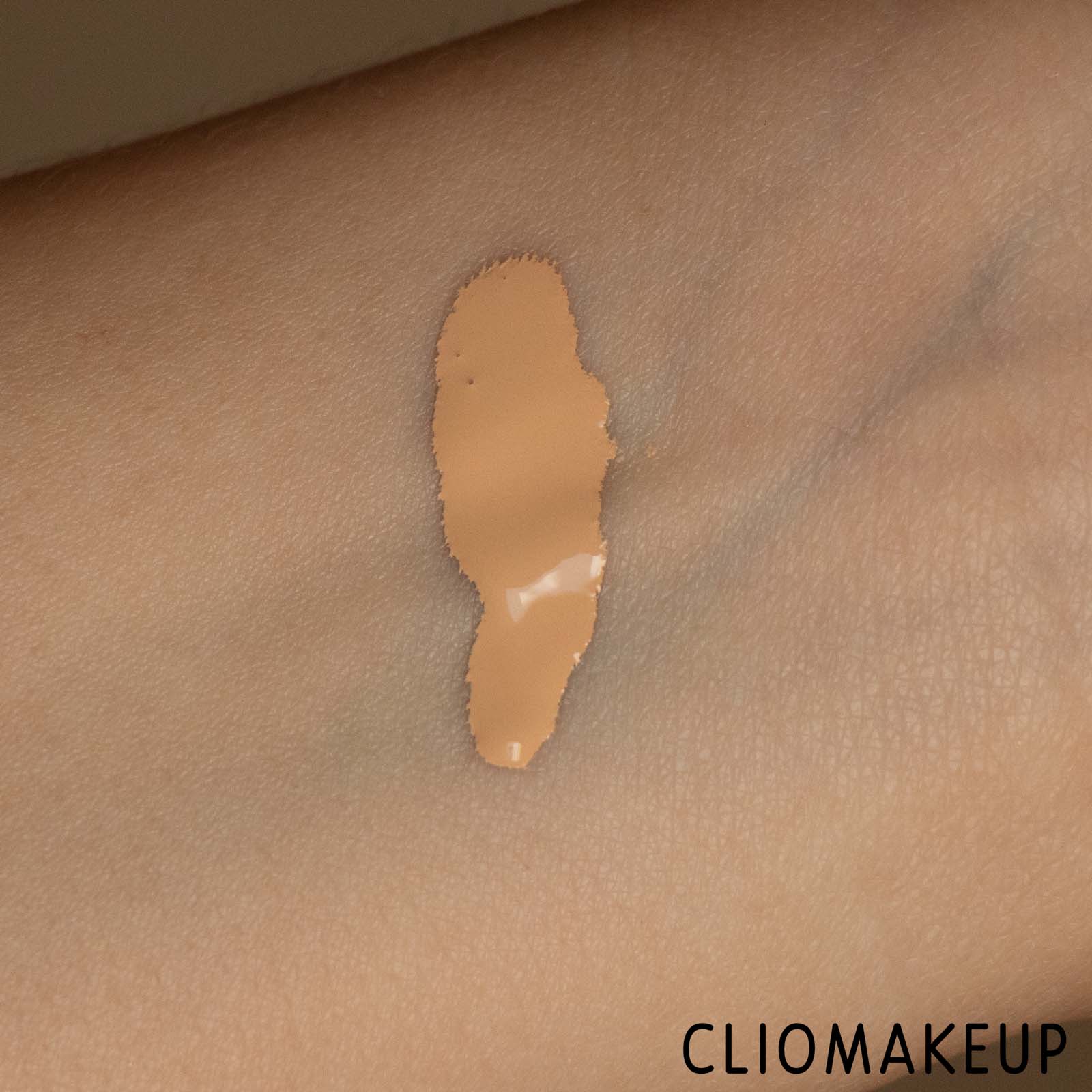 cliomakeup-recensione-fondotinta-kiko-lost-in-amalfi-lightweight-velvet-foundation-6