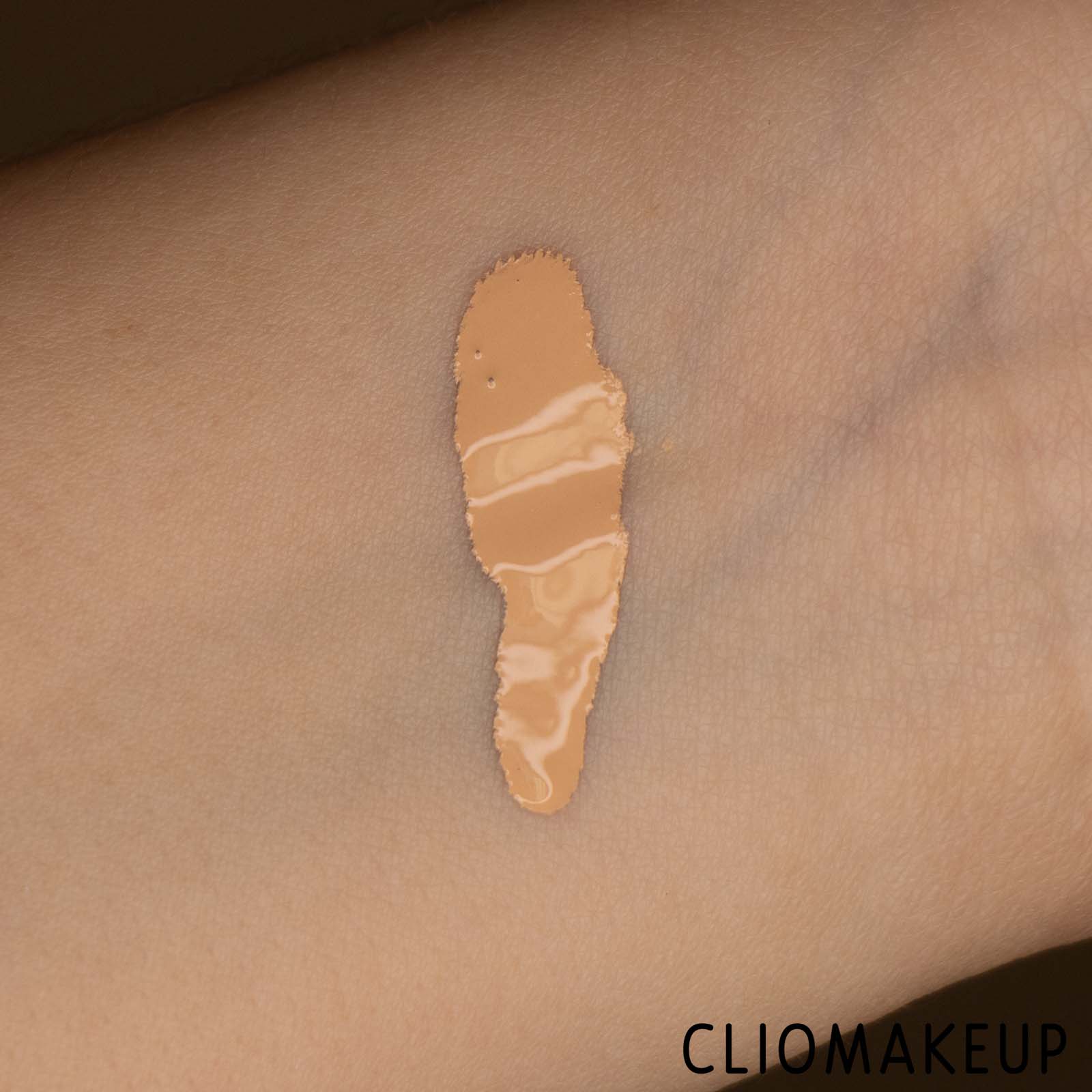 cliomakeup-recensione-fondotinta-kiko-lost-in-amalfi-lightweight-velvet-foundation-7