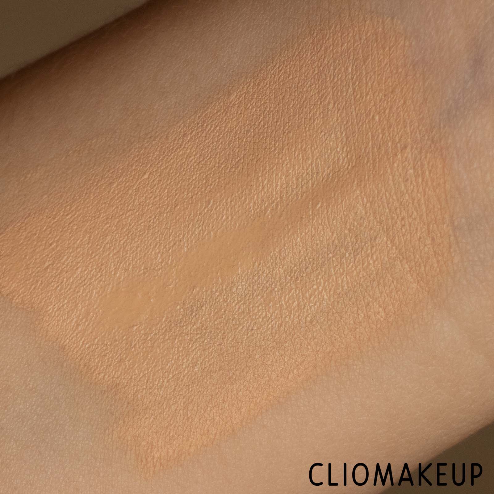 cliomakeup-recensione-fondotinta-kiko-lost-in-amalfi-lightweight-velvet-foundation-8