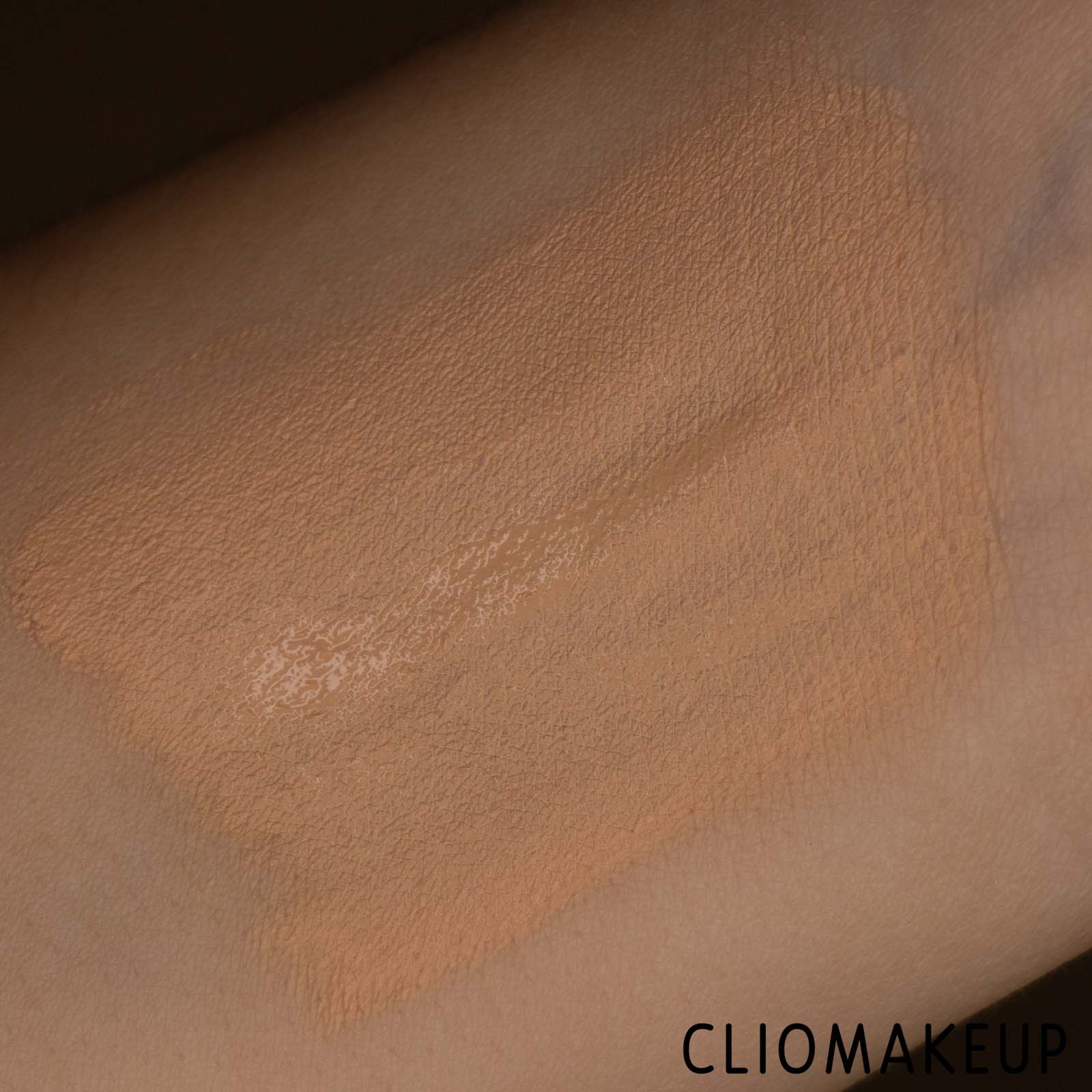 cliomakeup-recensione-fondotinta-kiko-lost-in-amalfi-lightweight-velvet-foundation-9