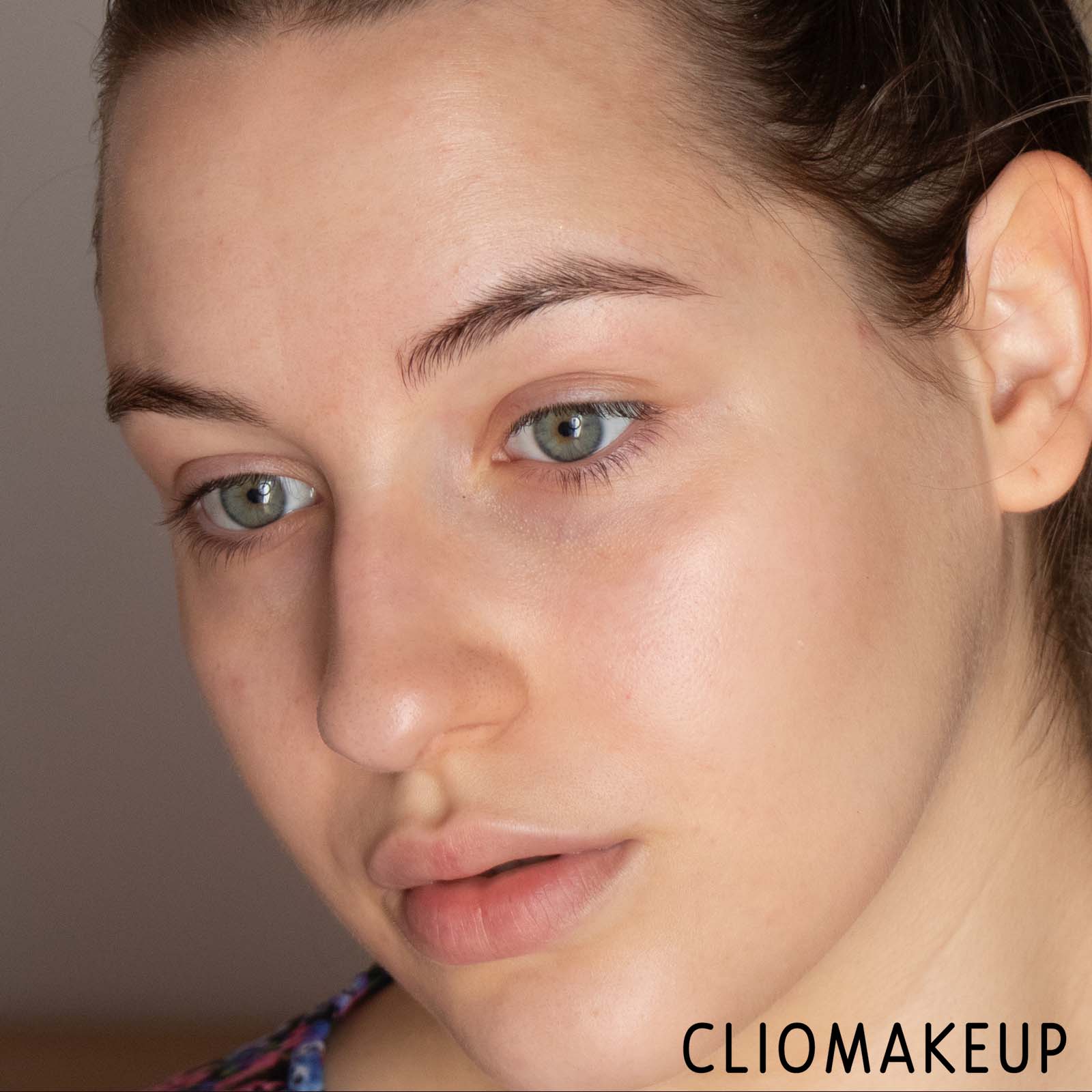 cliomakeup-recensione-illuminante-marc-jacobs-glow-away-dewy-coconut-face-luminizer-10