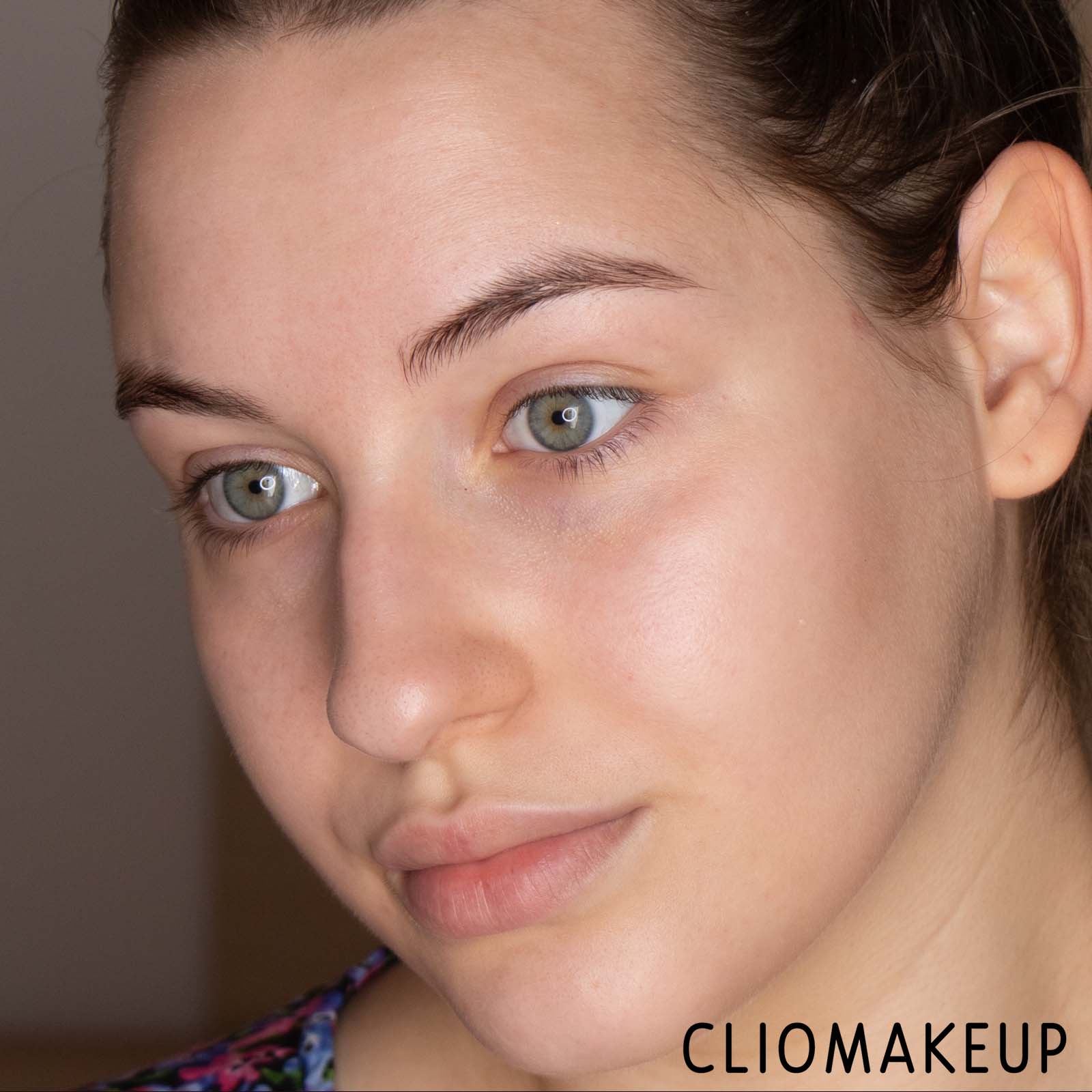 cliomakeup-recensione-illuminante-marc-jacobs-glow-away-dewy-coconut-face-luminizer-11